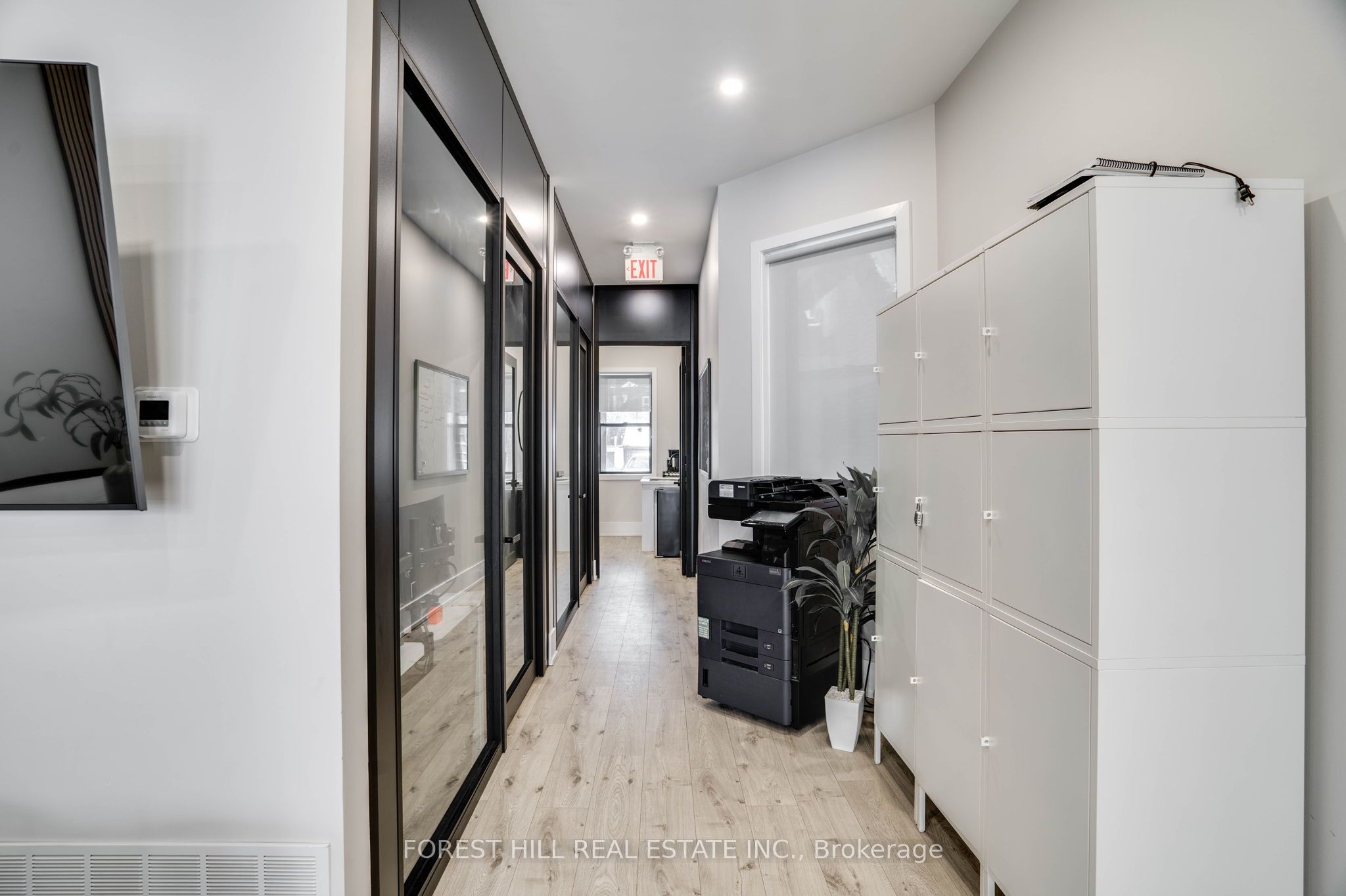 #main Level - 659 St Clair Avenue Property Photo 4