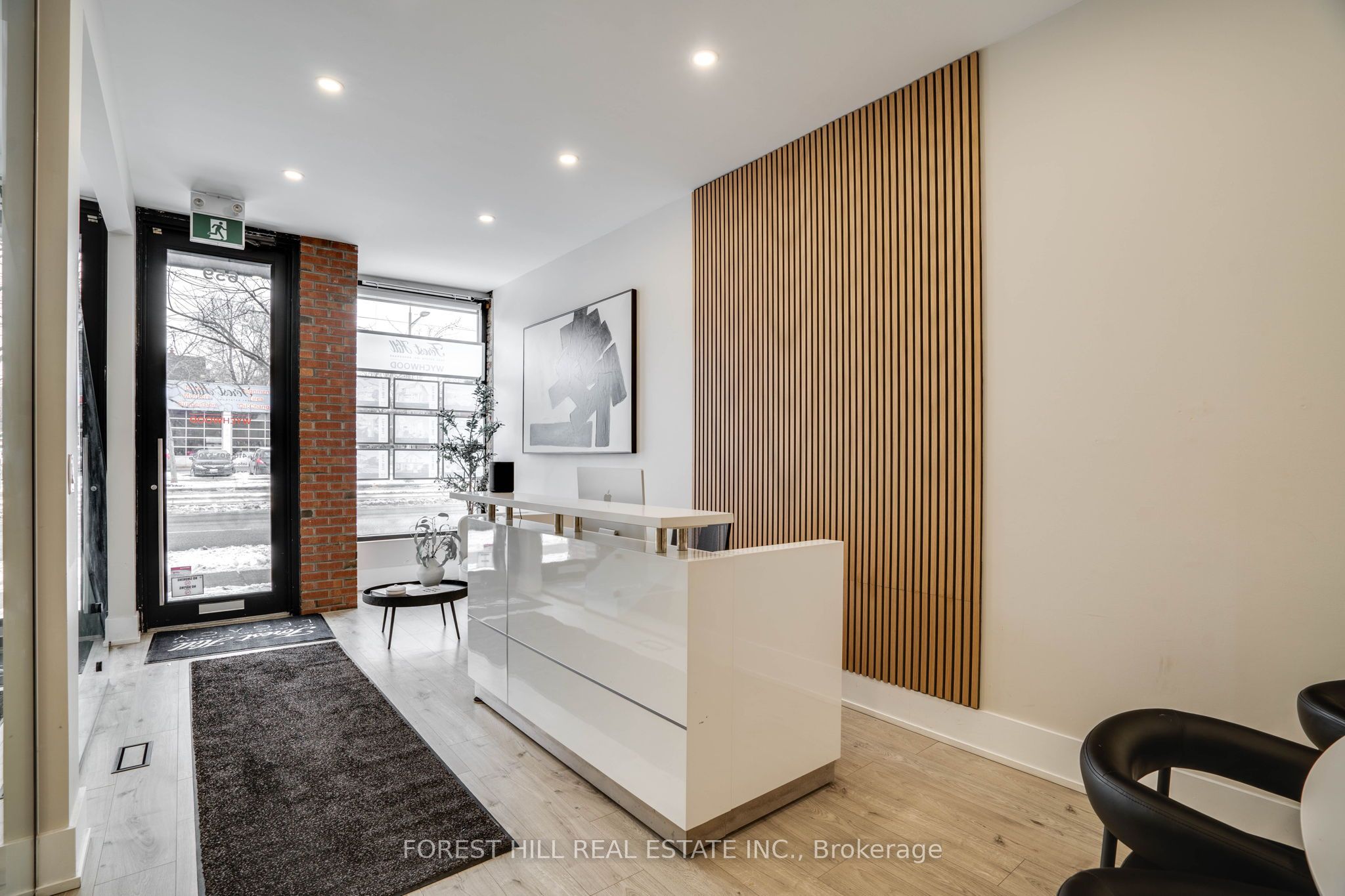 #main Level - 659 St Clair Avenue Property Photo 6