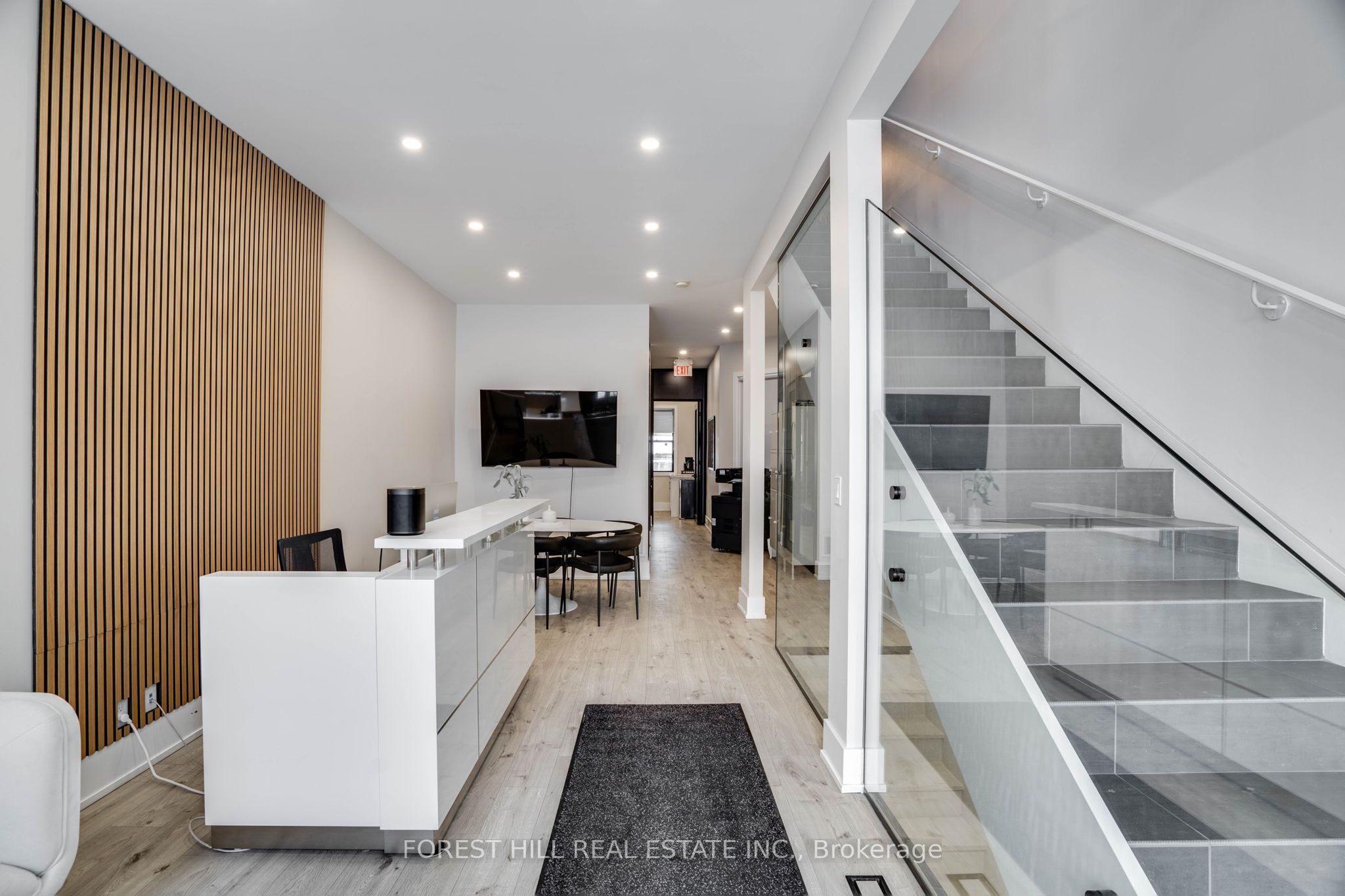 #main Level - 659 St Clair Avenue Property Photo 10