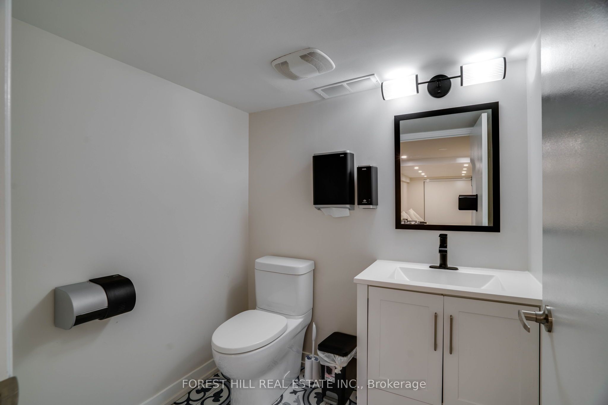 #main Level - 659 St Clair Avenue Property Photo 12