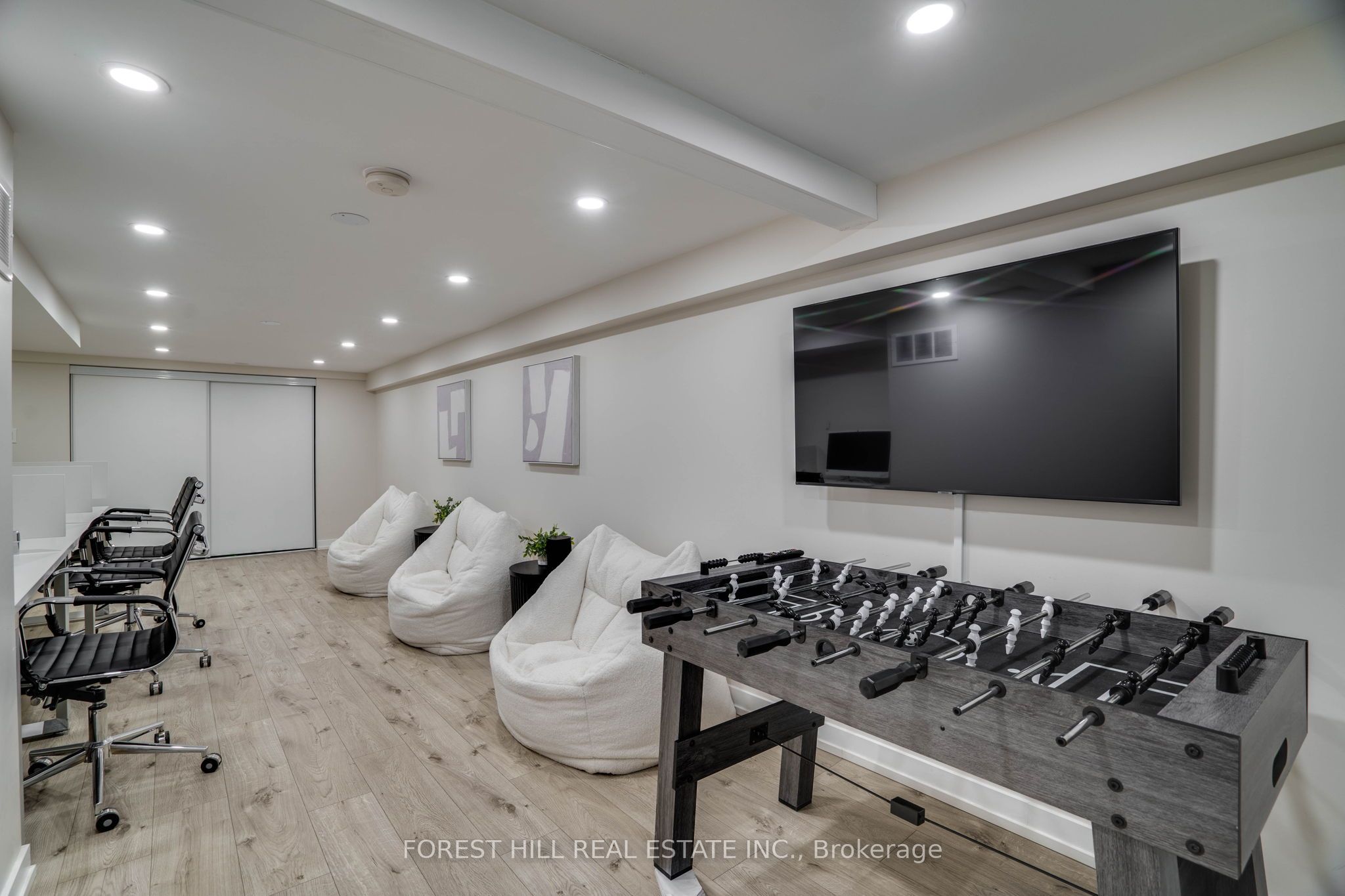 #main Level - 659 St Clair Avenue Property Photo 14