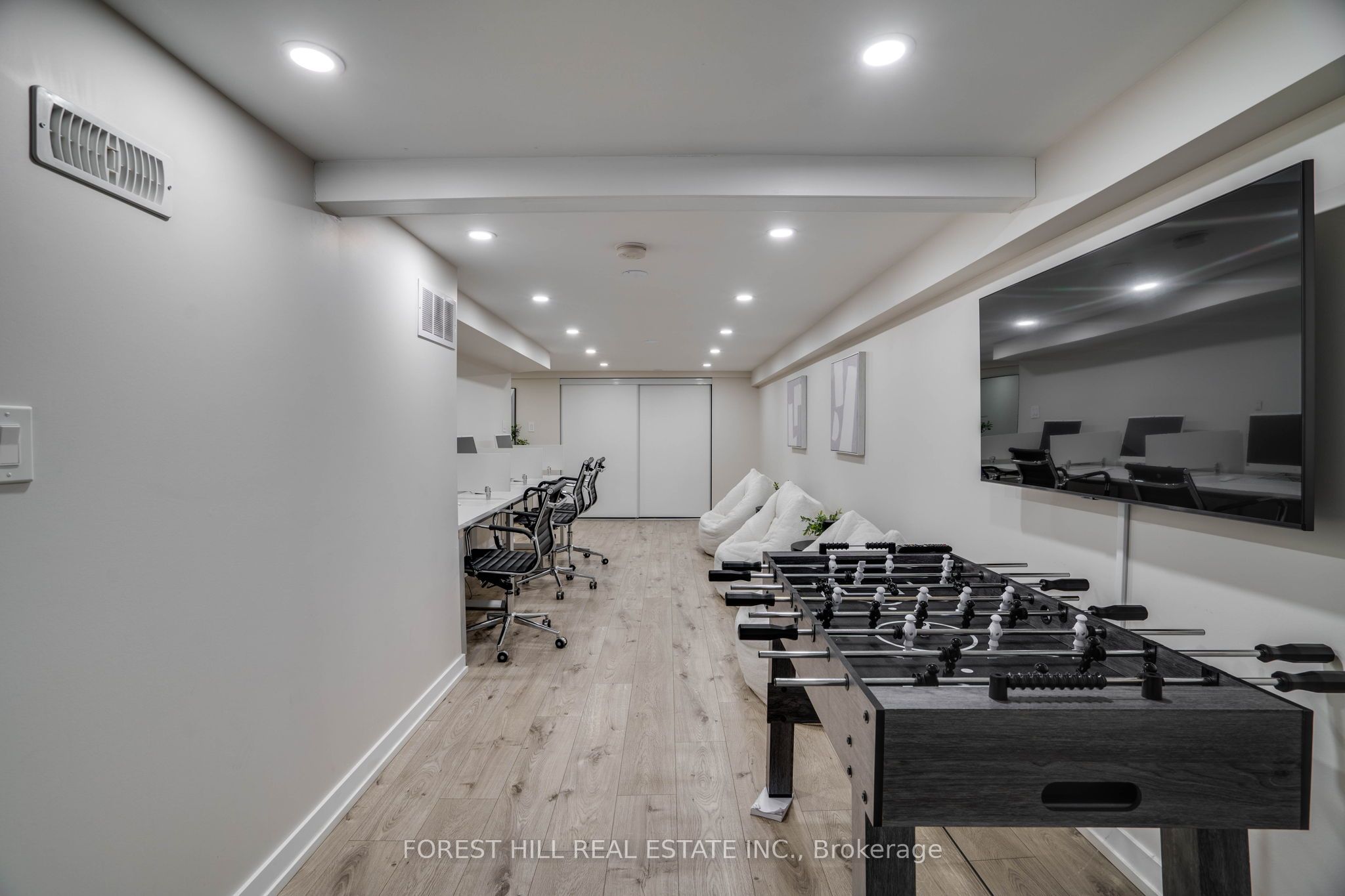 #main Level - 659 St Clair Avenue Property Photo 15