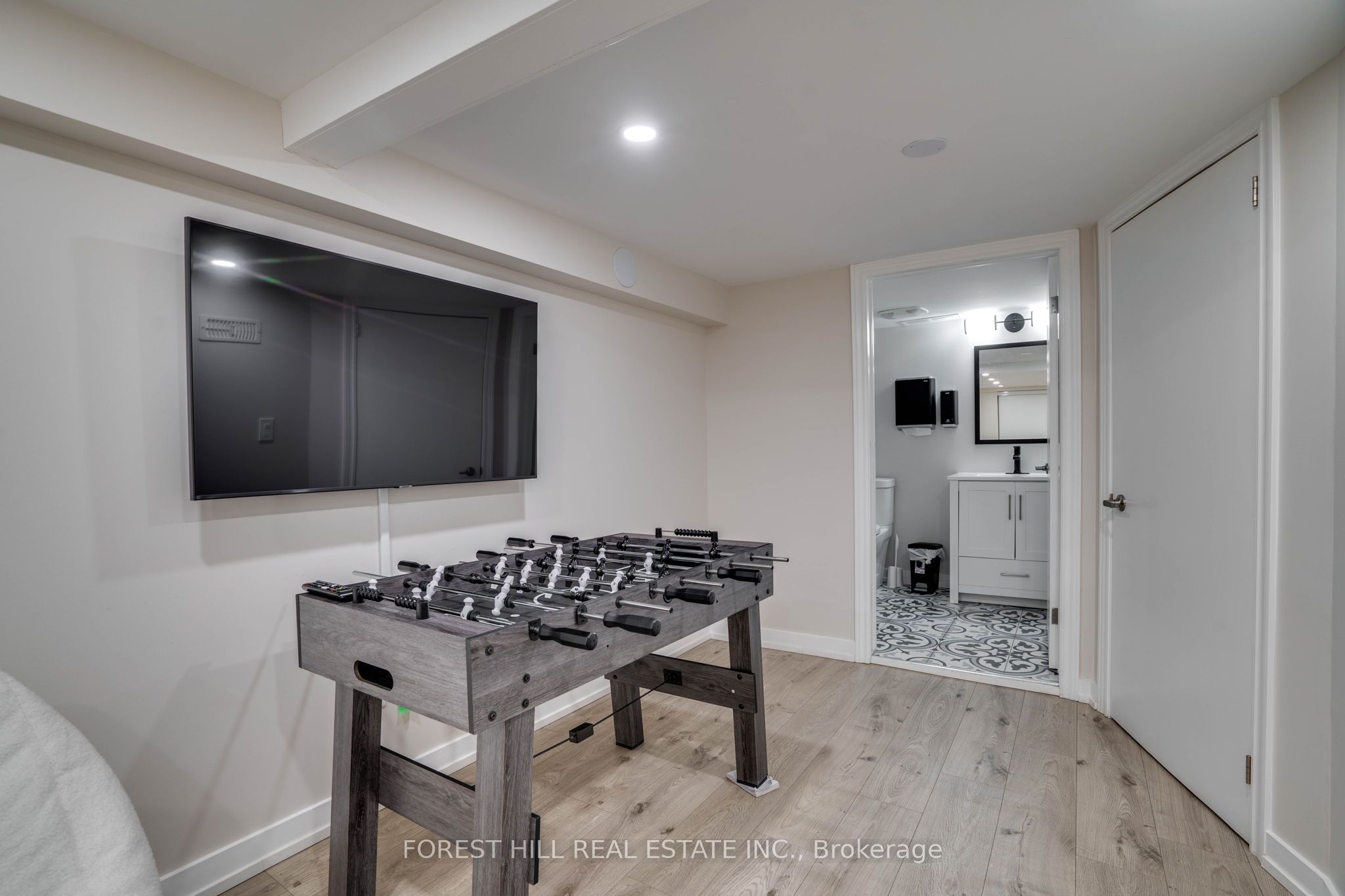 #main Level - 659 St Clair Avenue Property Photo 16