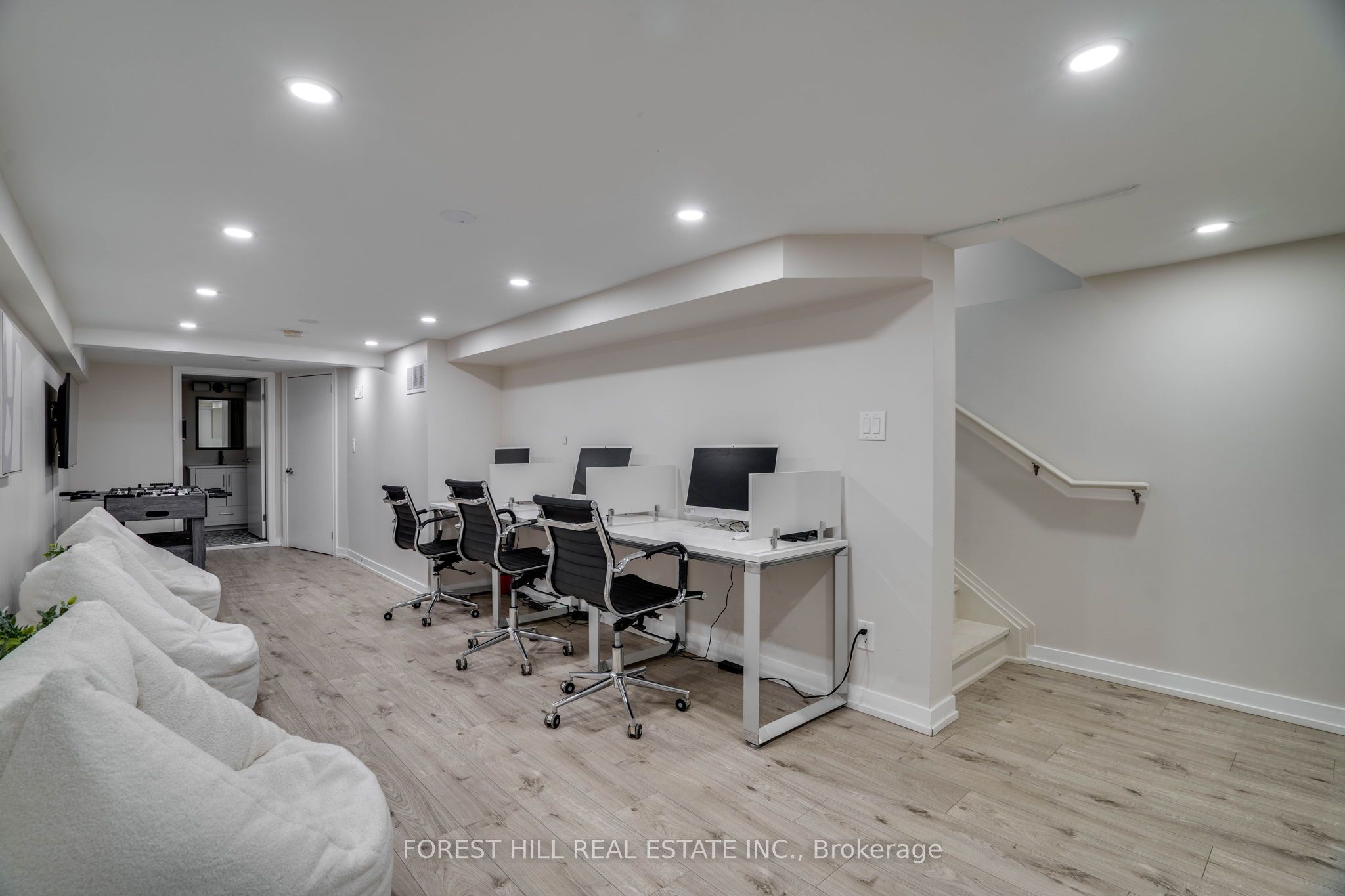#main Level - 659 St Clair Avenue Property Photo 17