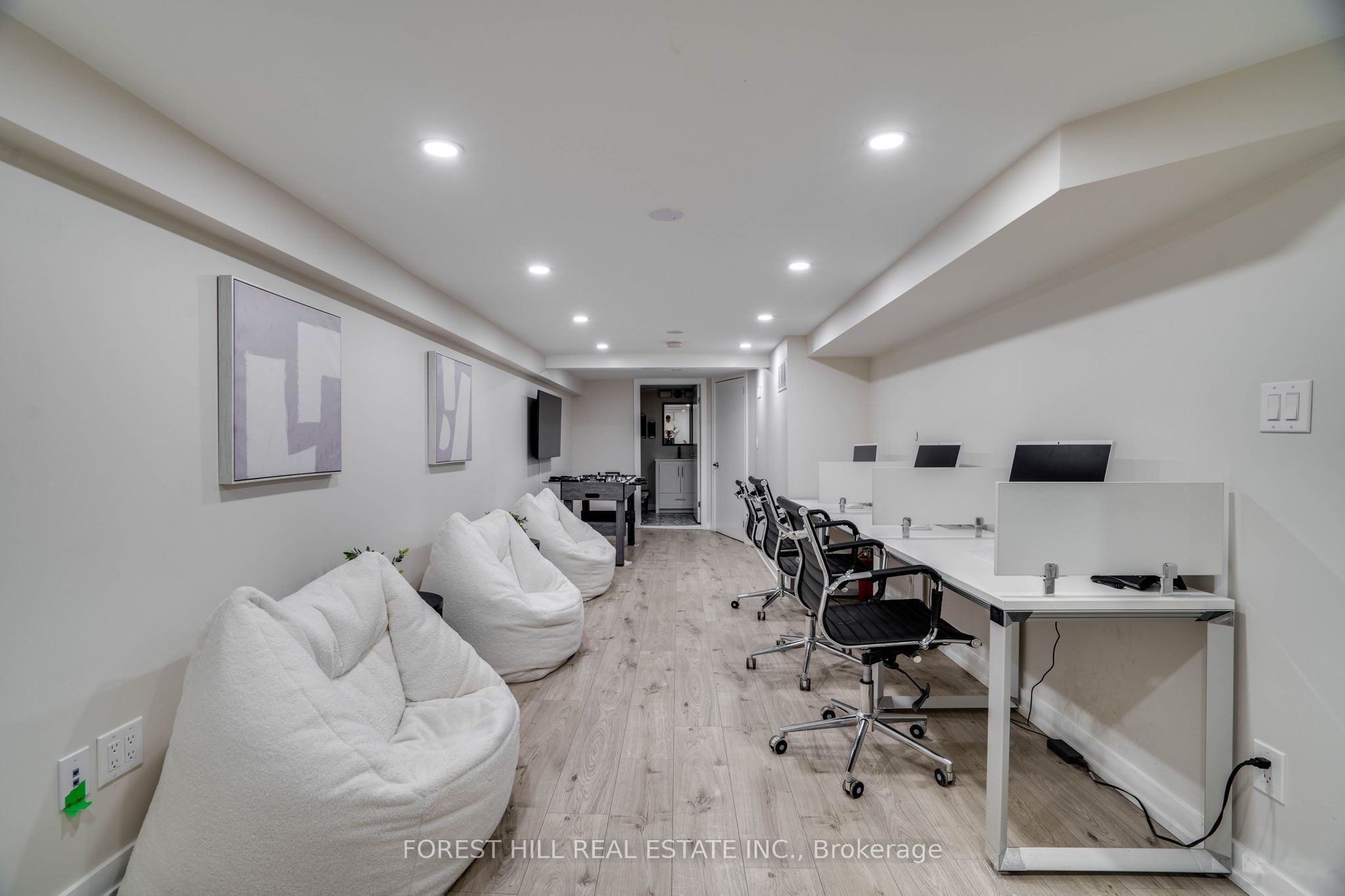 #main Level - 659 St Clair Avenue Property Photo 18