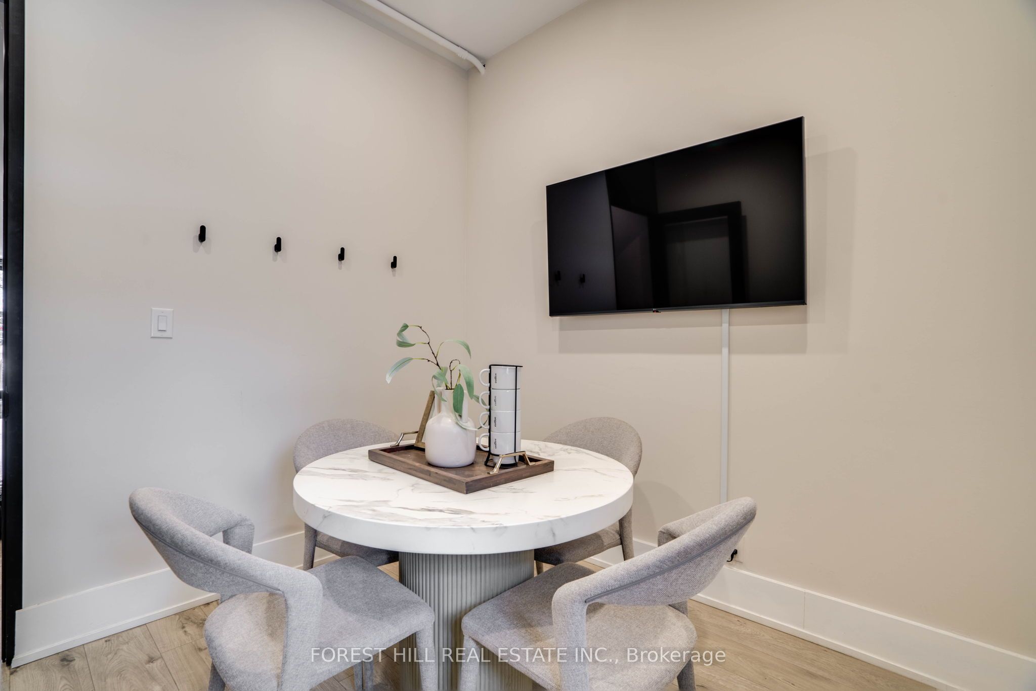 #main Level - 659 St Clair Avenue Property Photo 19