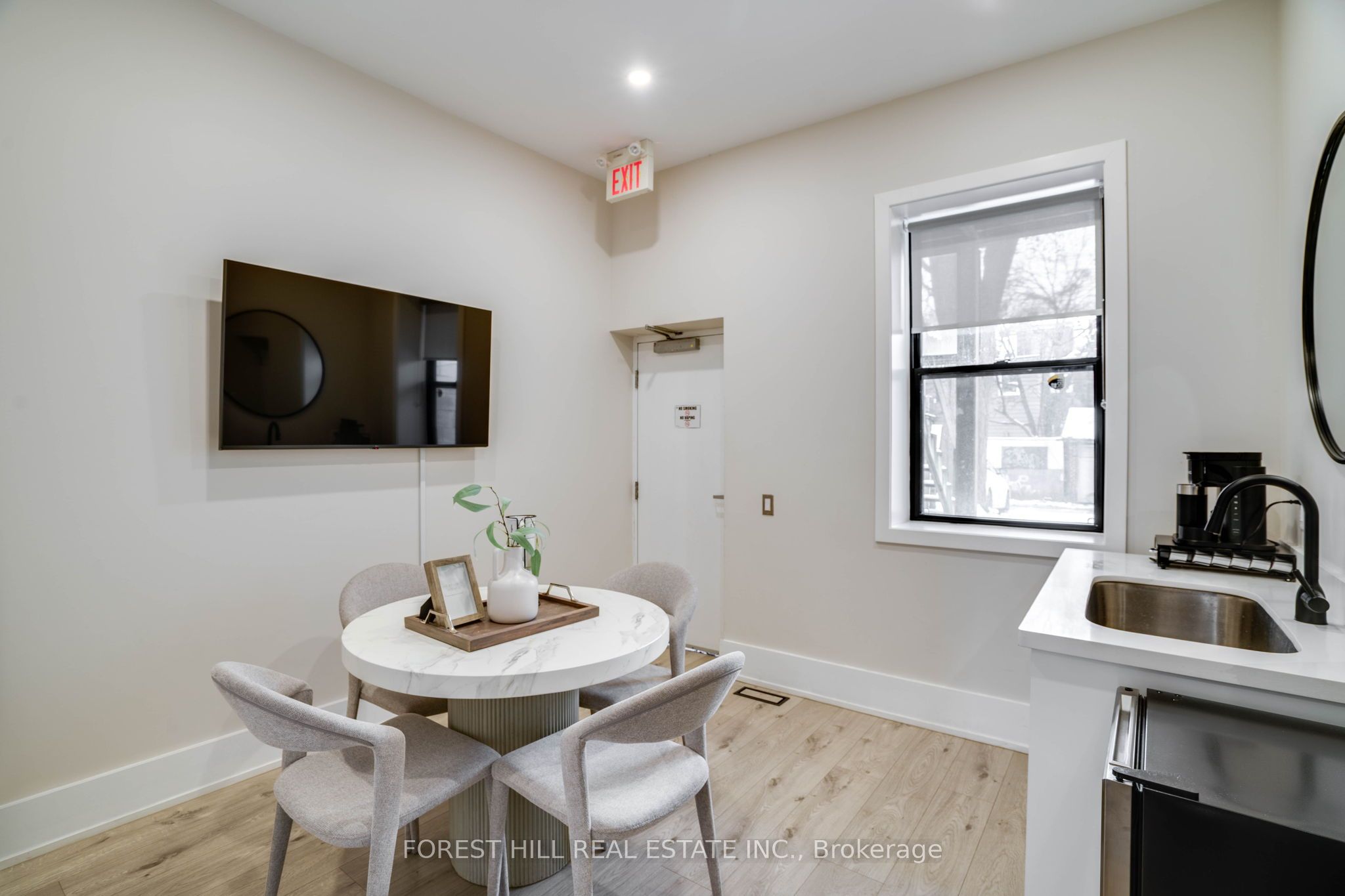 #main Level - 659 St Clair Avenue Property Photo 21
