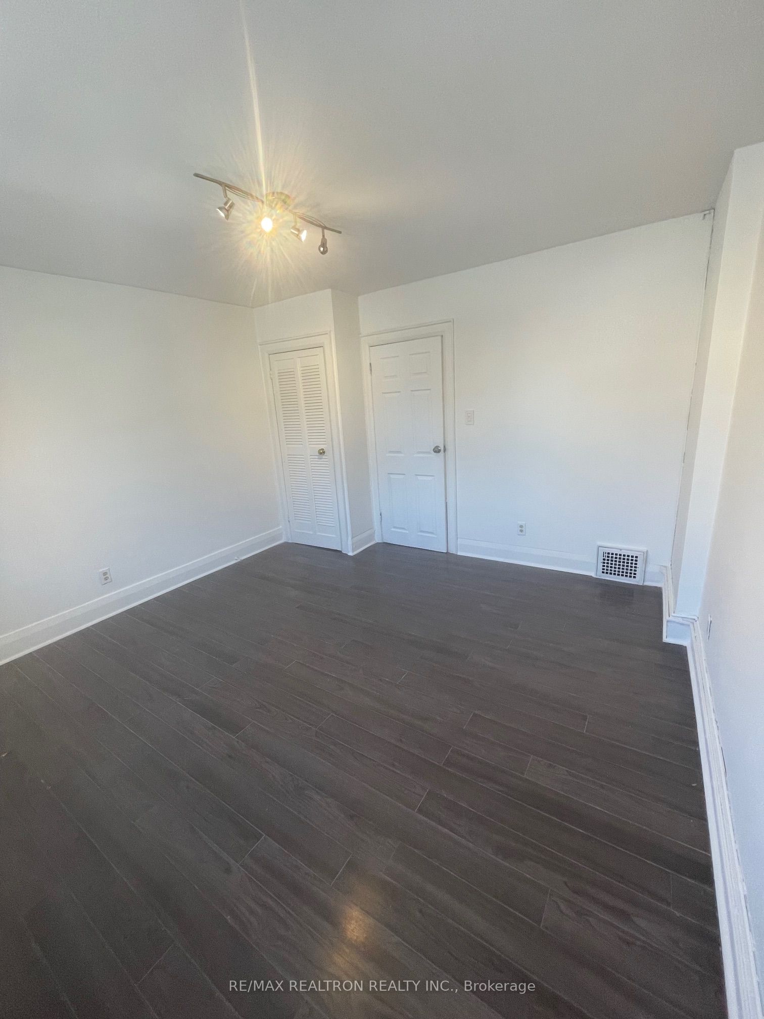 3331a Yonge Street Property Photo 5