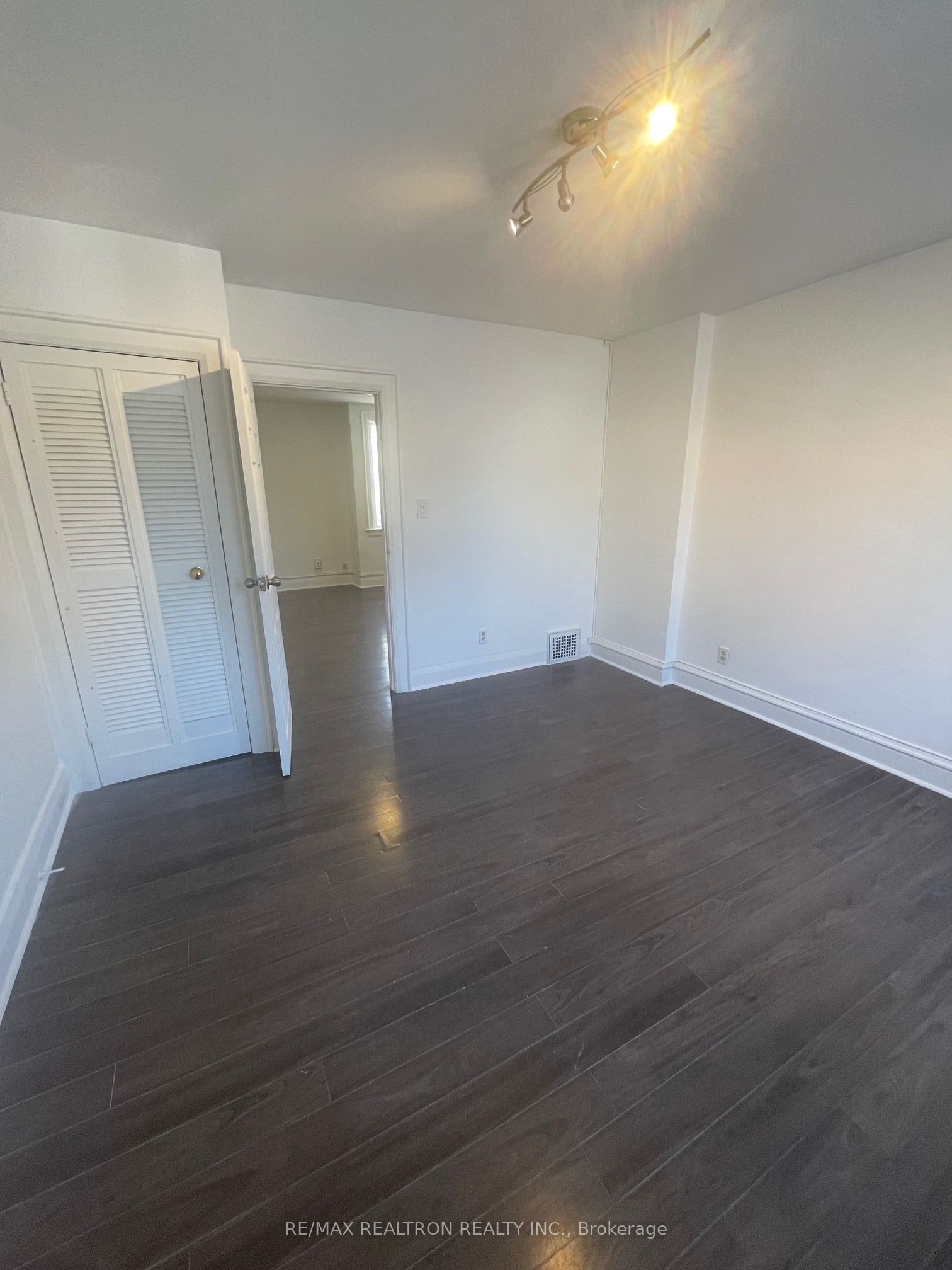 3331a Yonge Street Property Photo 6