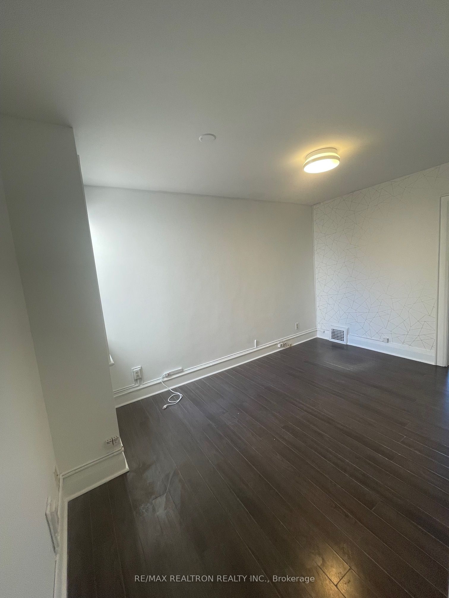 3331a Yonge Street Property Photo 9