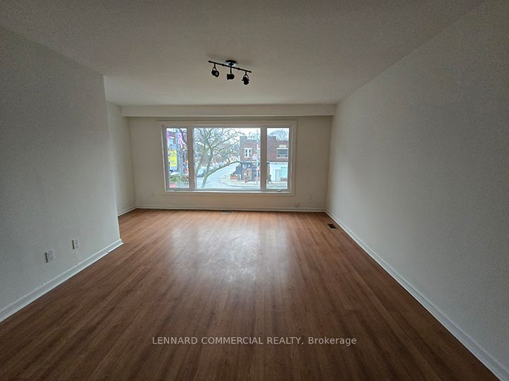 805 St Clair Avenue Property Photo 4