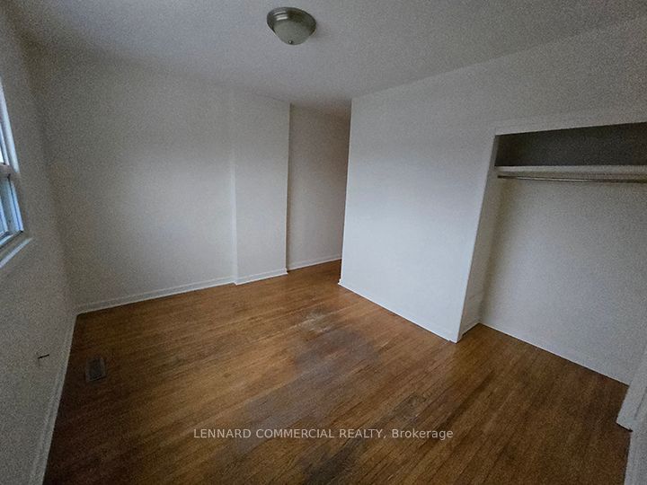 805 St Clair Avenue Property Photo 5