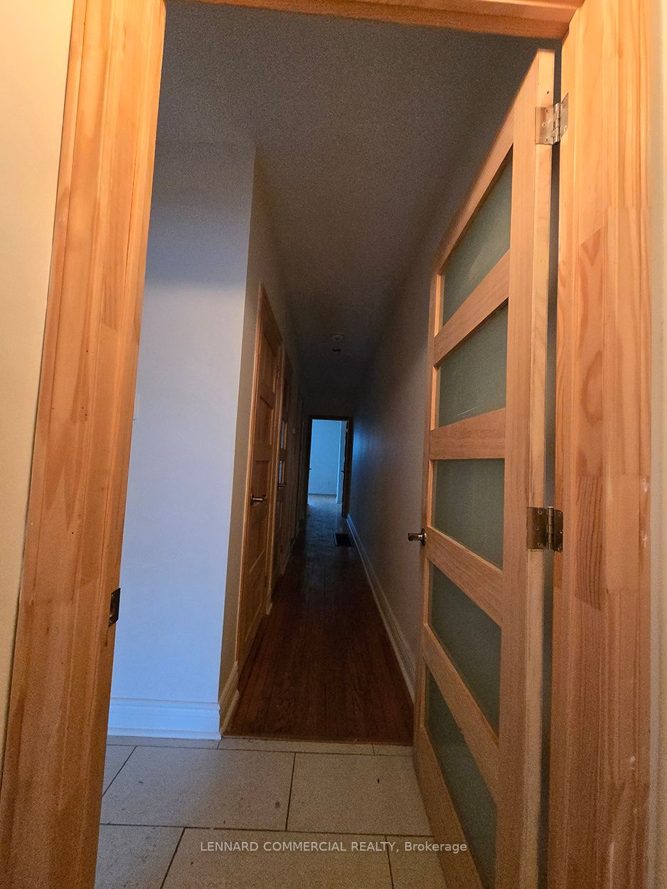 805 St Clair Avenue Property Photo 6