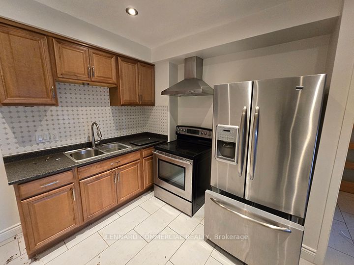 805 St Clair Avenue Property Photo 7