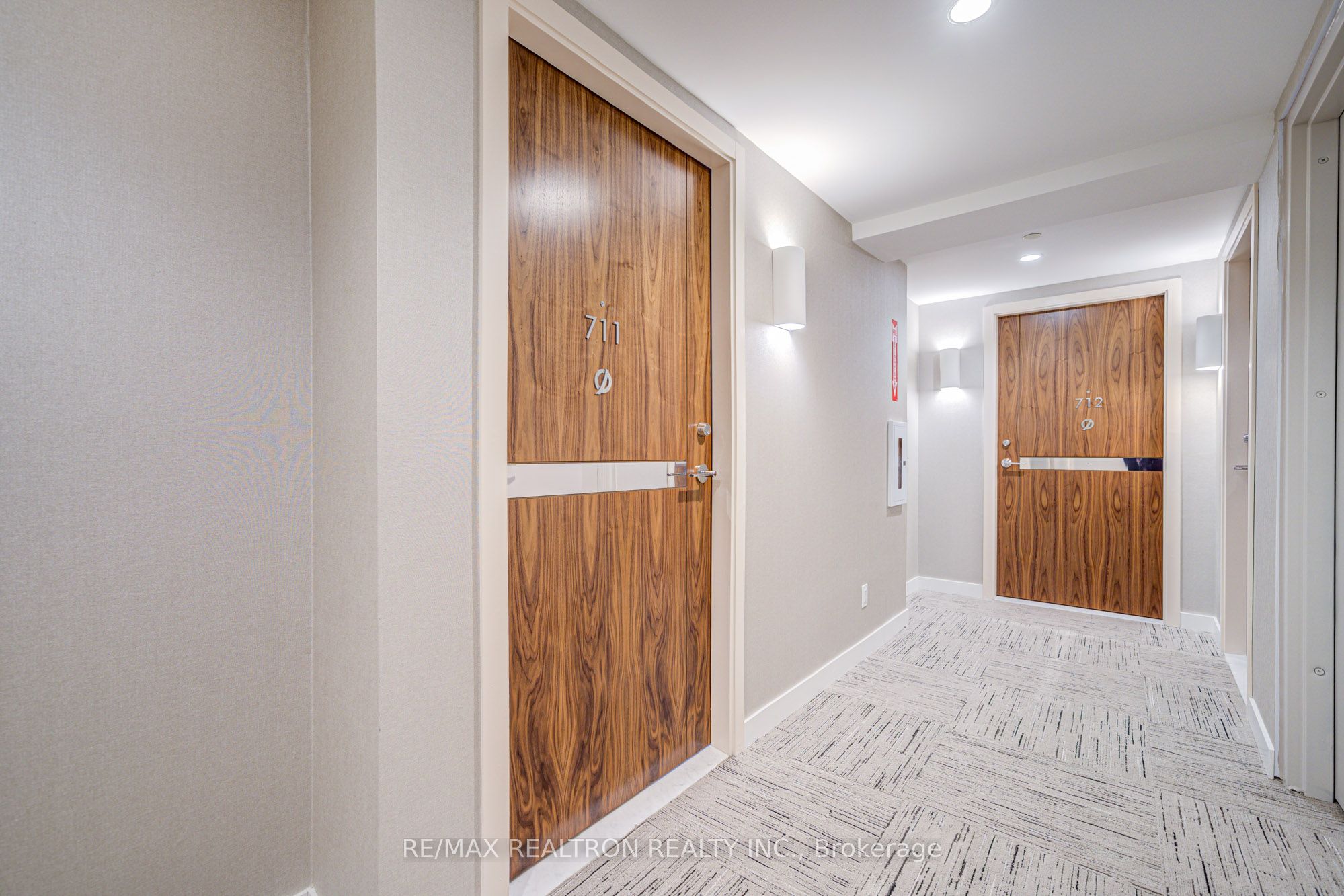 #711 - 25 Mcmahon Drive Property Photo 6