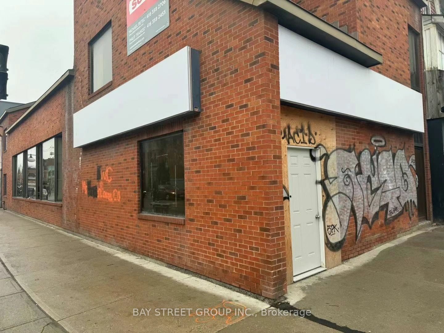 #main - 648 Spadina Avenue Property Photo 3