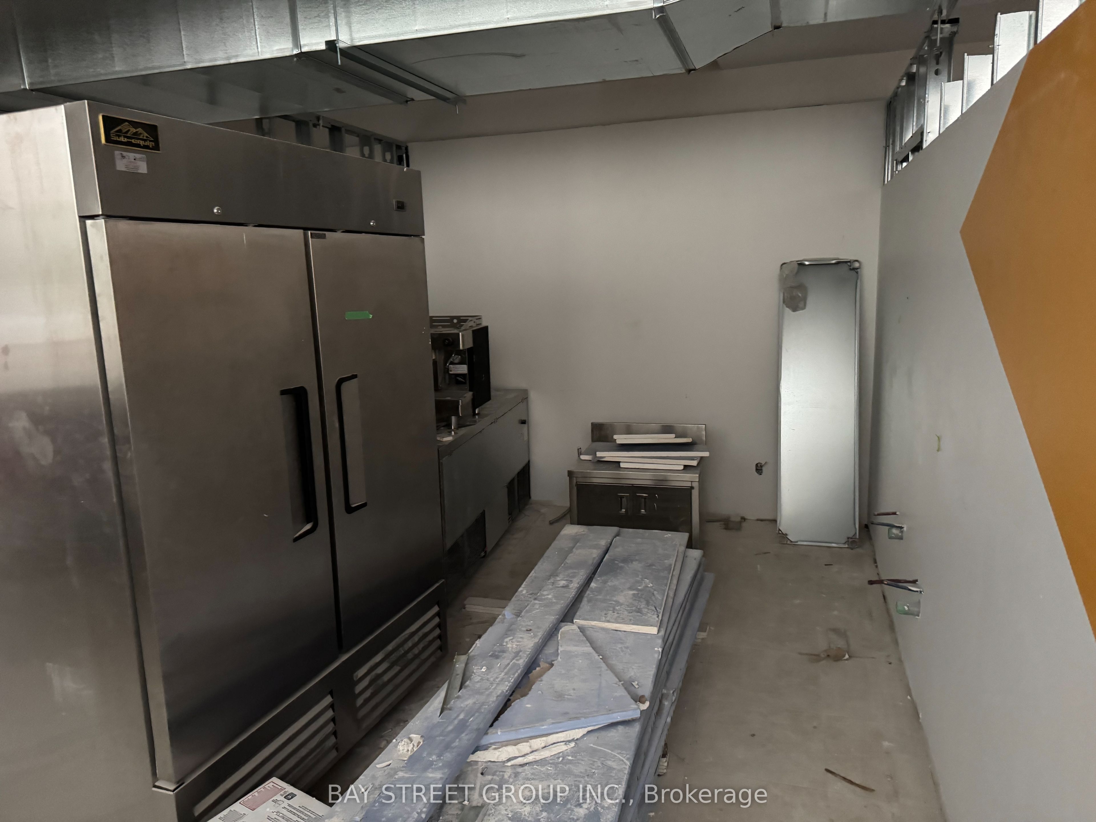 #main - 648 Spadina Avenue Property Photo 7