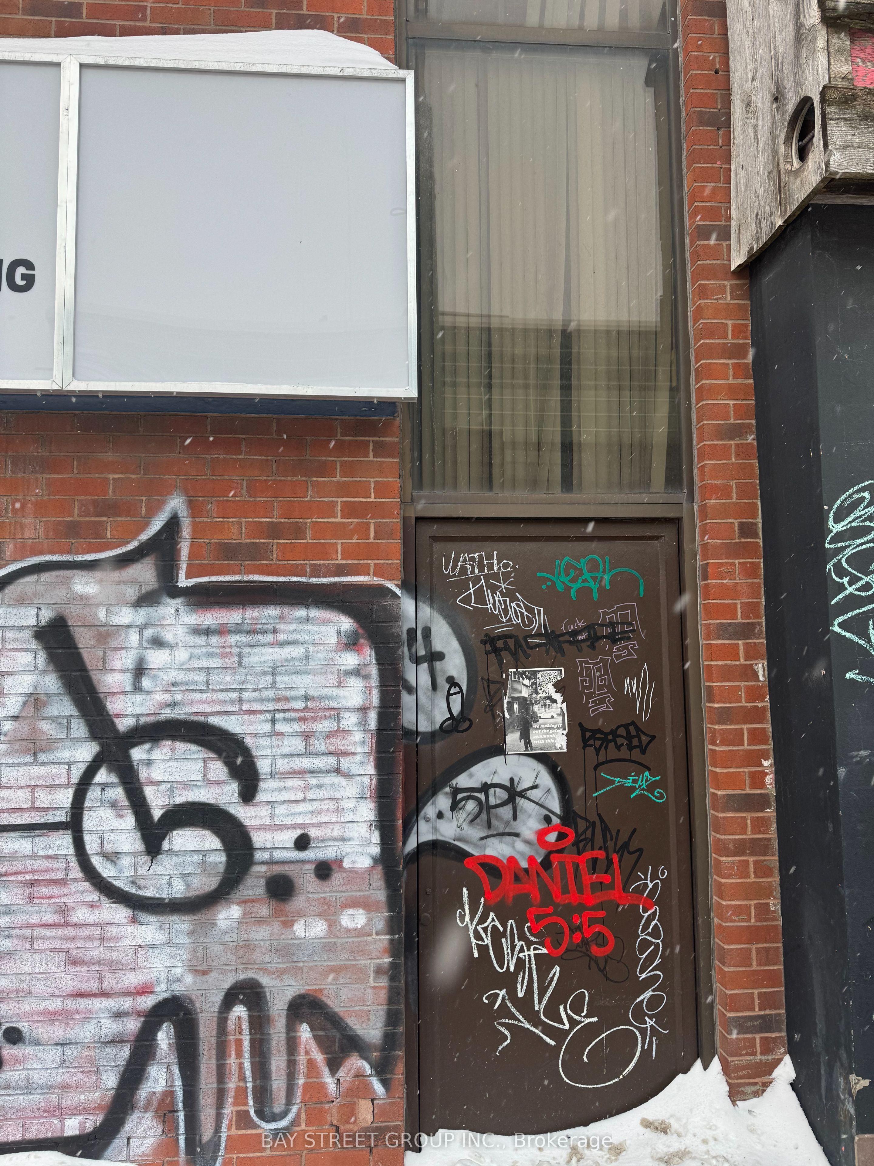 #2nd Fl - 648 Spadina Avenue Property Photo 2