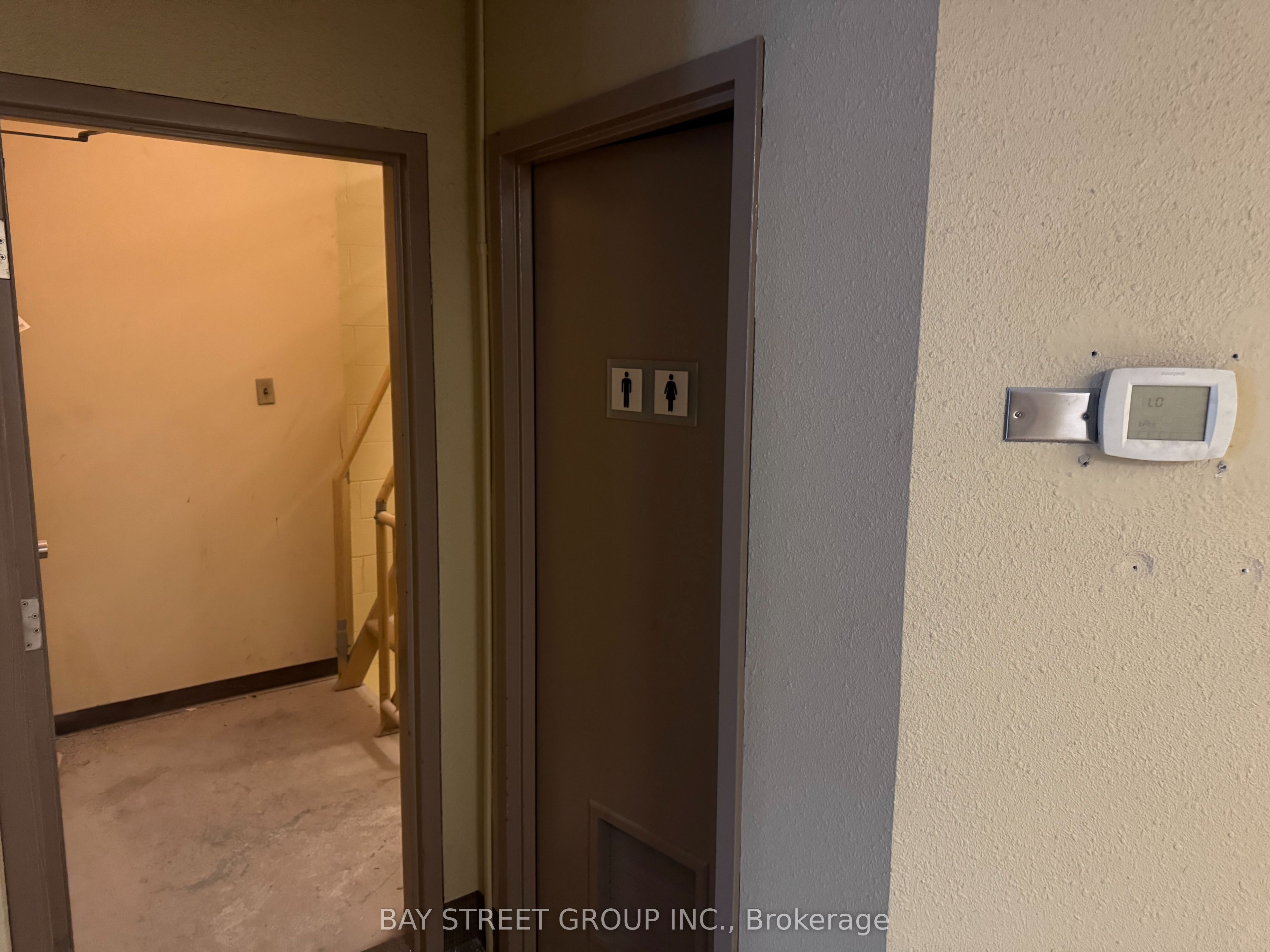 #2nd Fl - 648 Spadina Avenue Property Photo 6