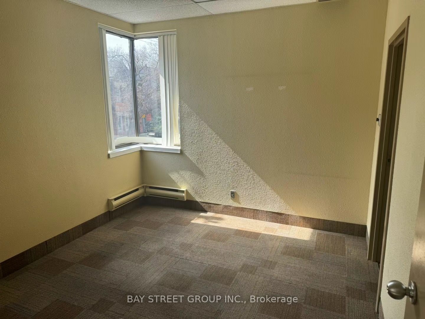#2nd Fl - 648 Spadina Avenue Property Photo 7