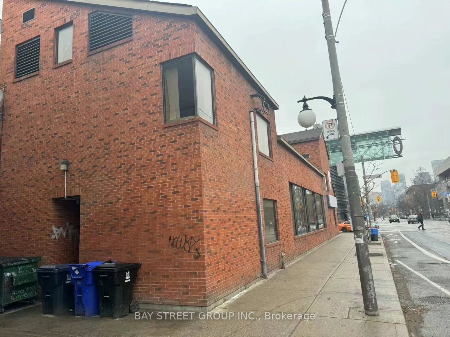 #2nd Fl - 648 Spadina Avenue Property Photo 9