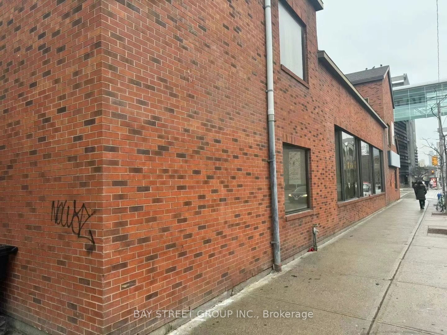 #2nd Fl - 648 Spadina Avenue Property Photo 11