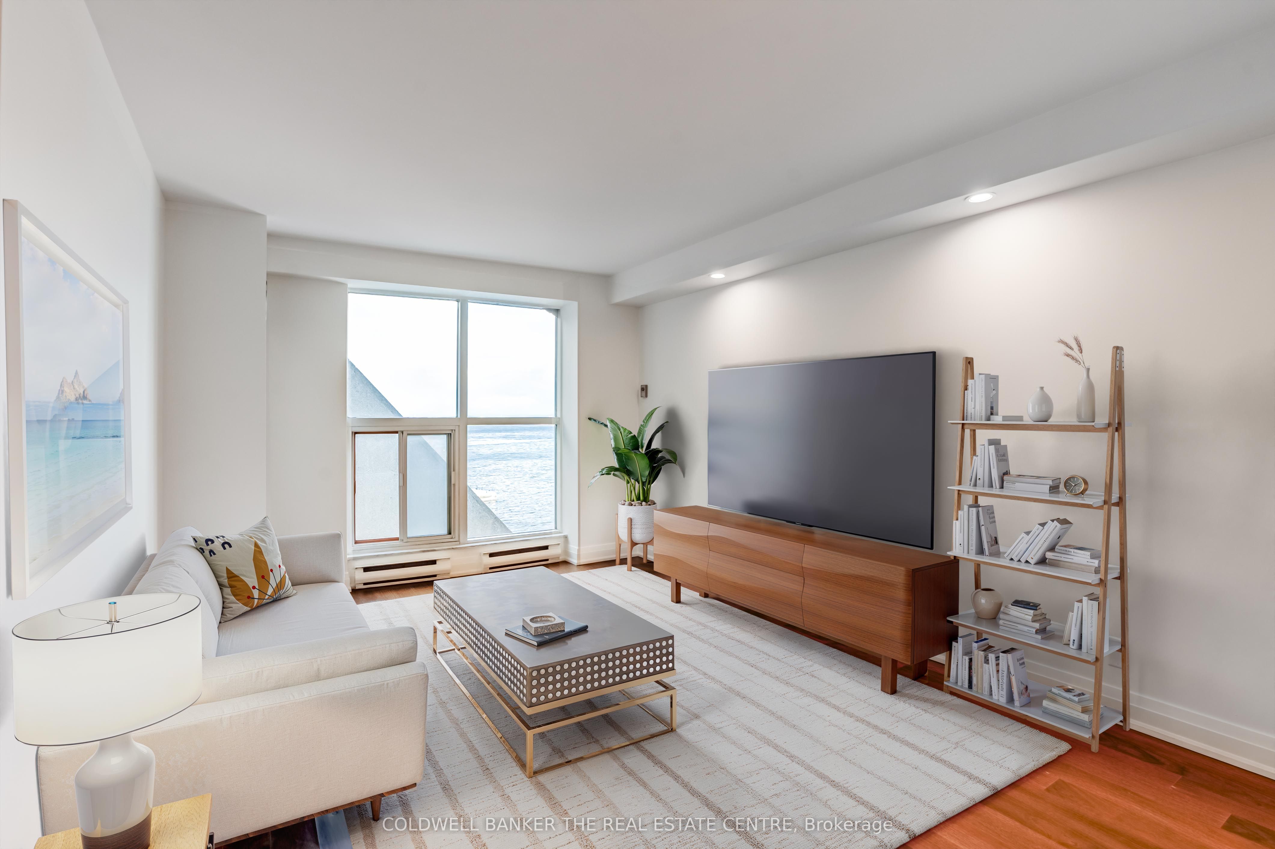 #706 - 99 Harbour Square Property Photo 1