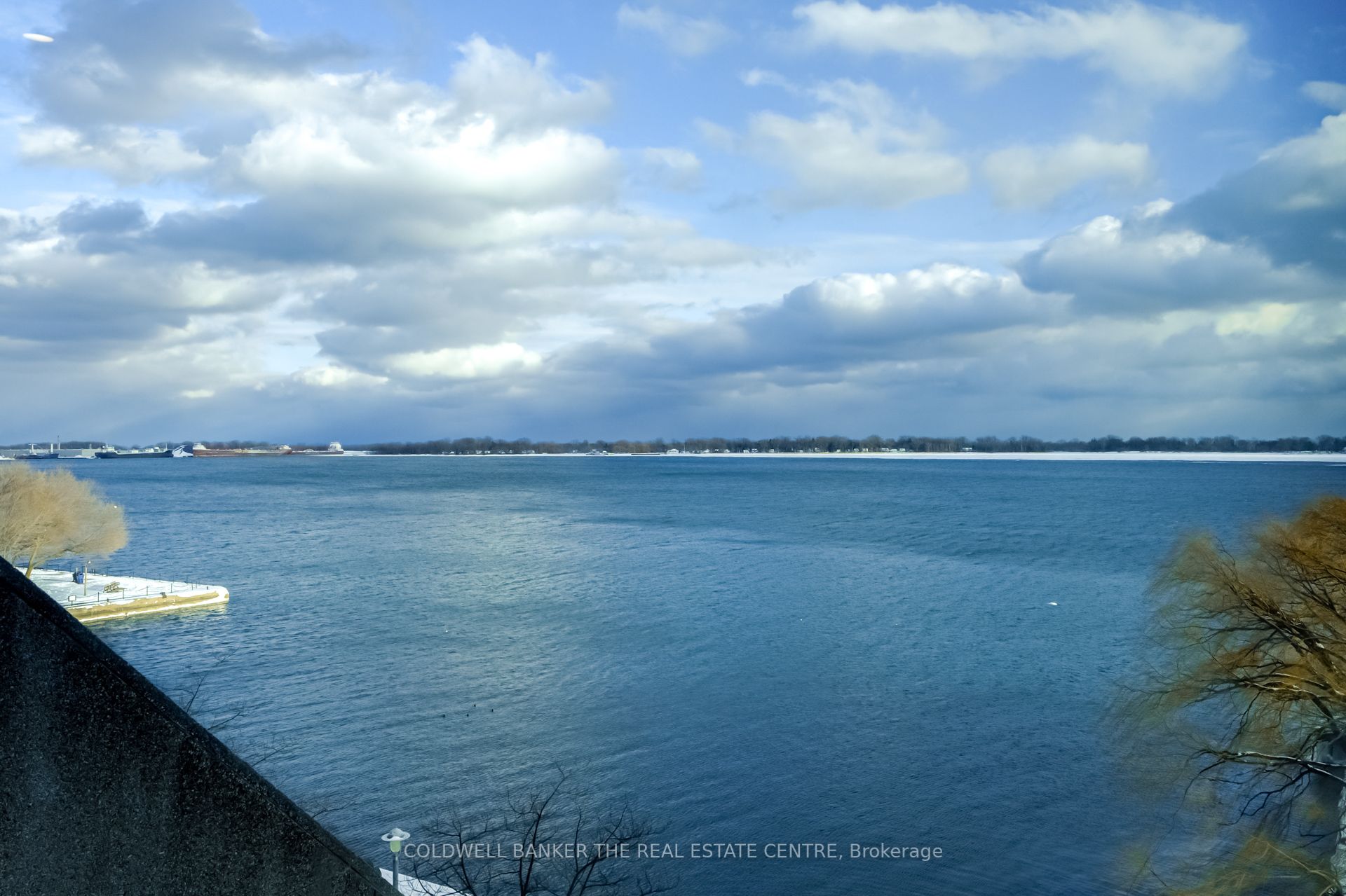 #706 - 99 Harbour Square Property Photo 4