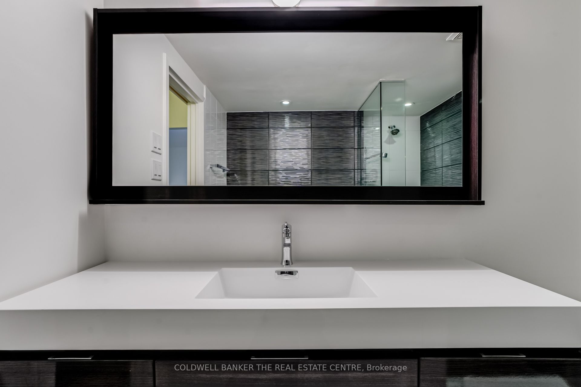 #706 - 99 Harbour Square Property Photo 11