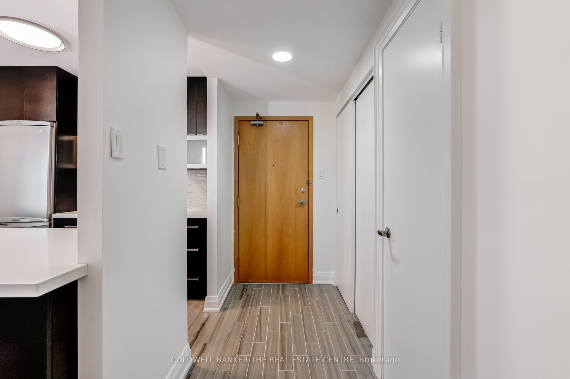 #706 - 99 Harbour Square Property Photo 16