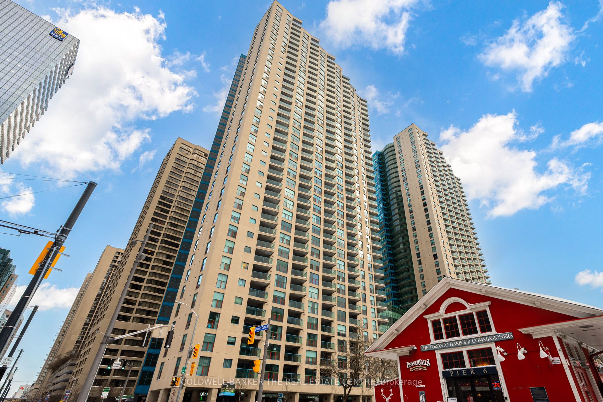 #706 - 99 Harbour Square Property Photo 22