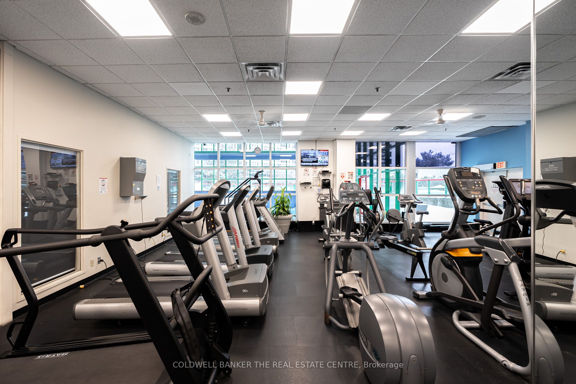#706 - 99 Harbour Square Property Photo 25