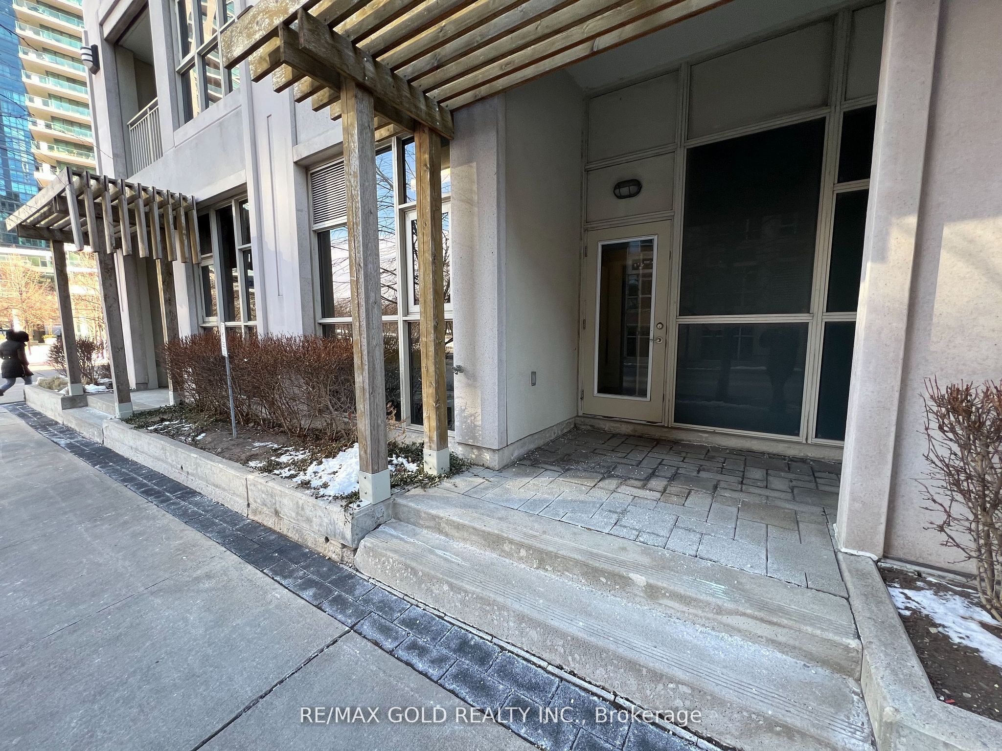 #108 - 23 Bastion Street Property Photo 3