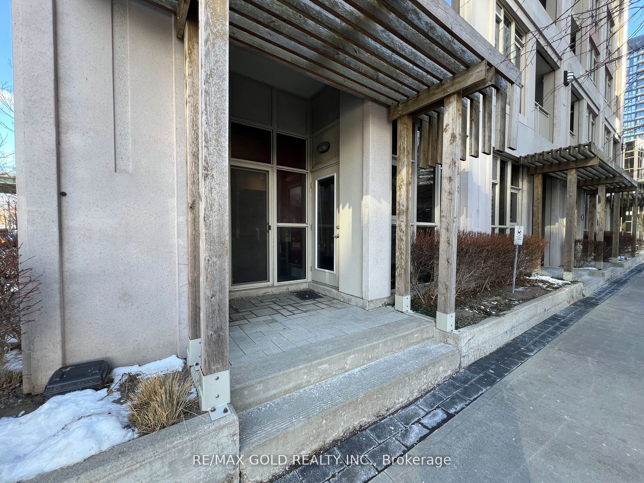 #108 - 23 Bastion Street Property Photo 4
