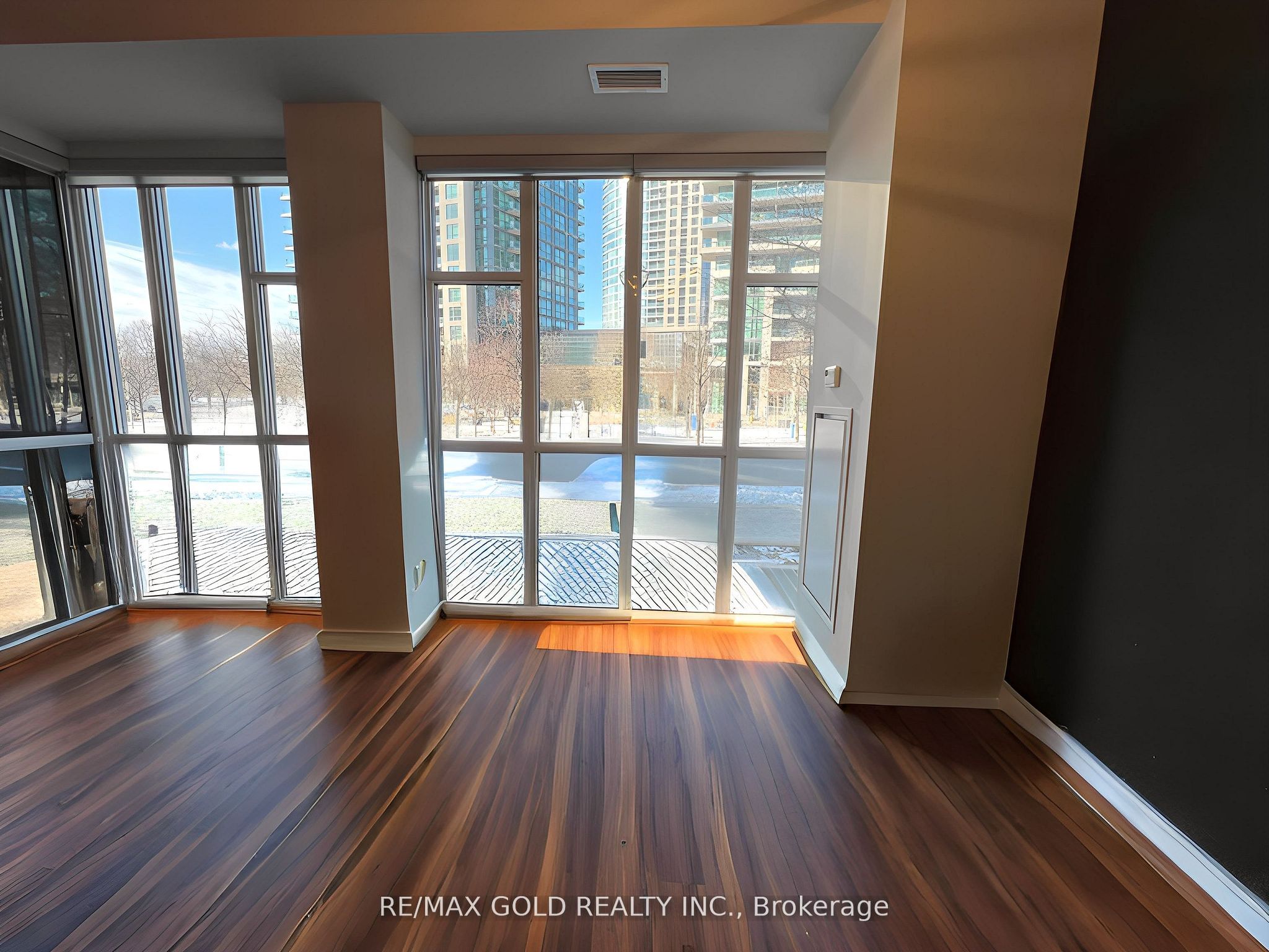 #108 - 23 Bastion Street Property Photo 7