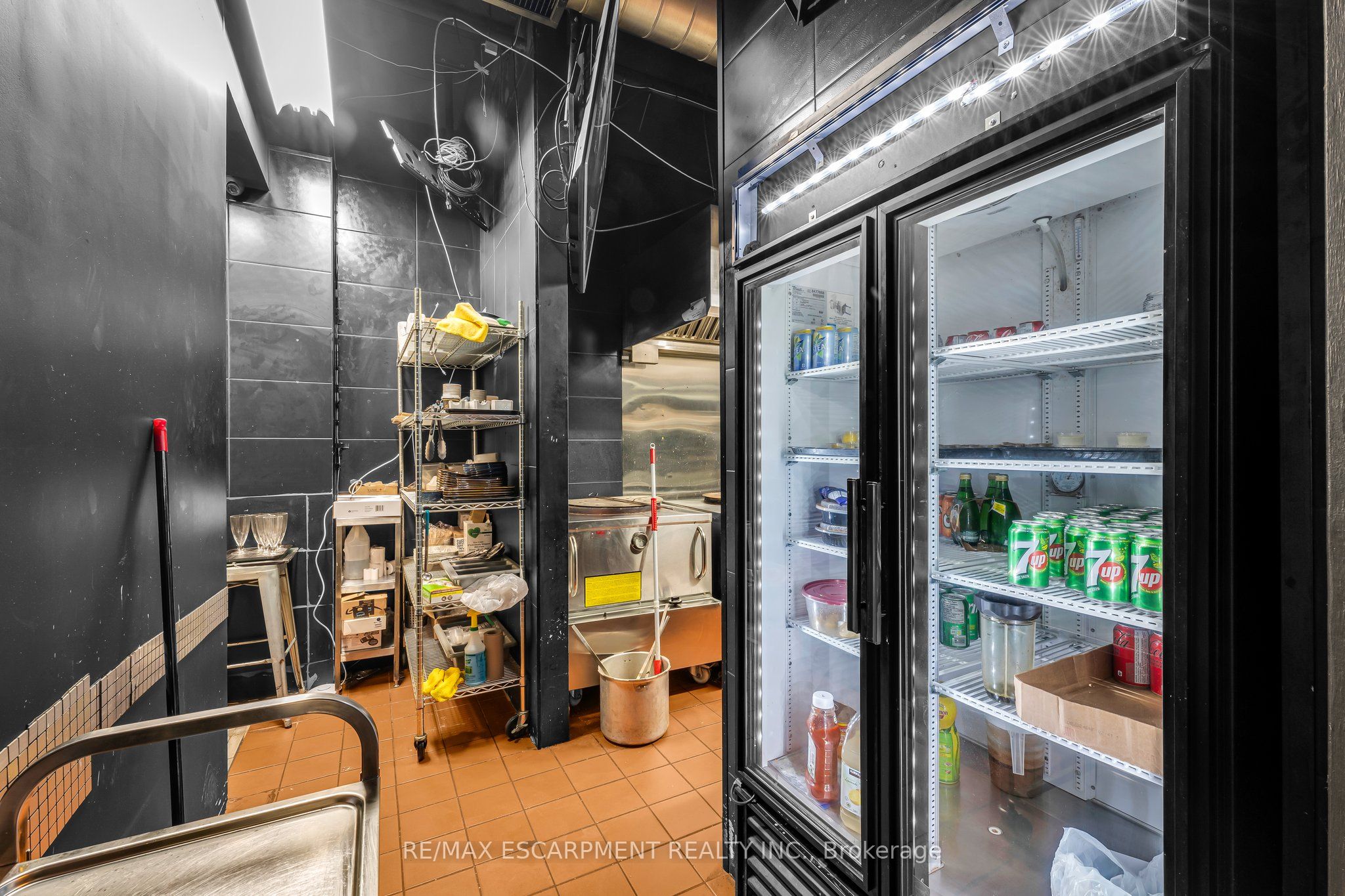 628 King Street Property Photo 12