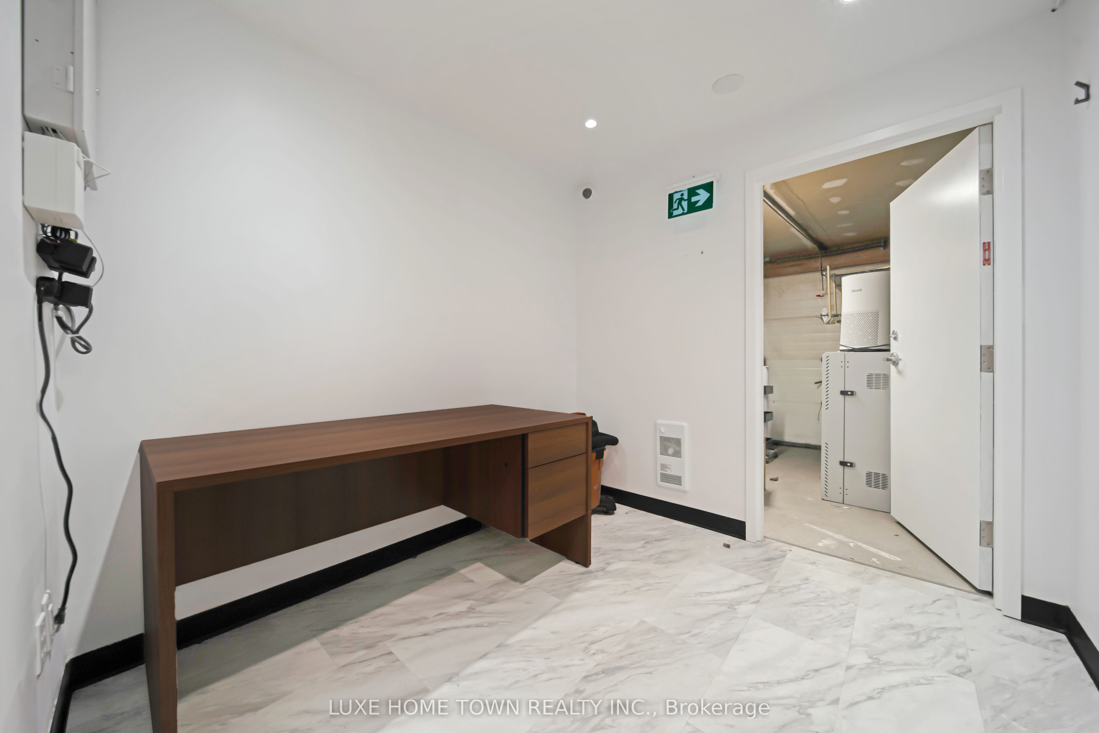 844 Dundas Street Property Photo 17