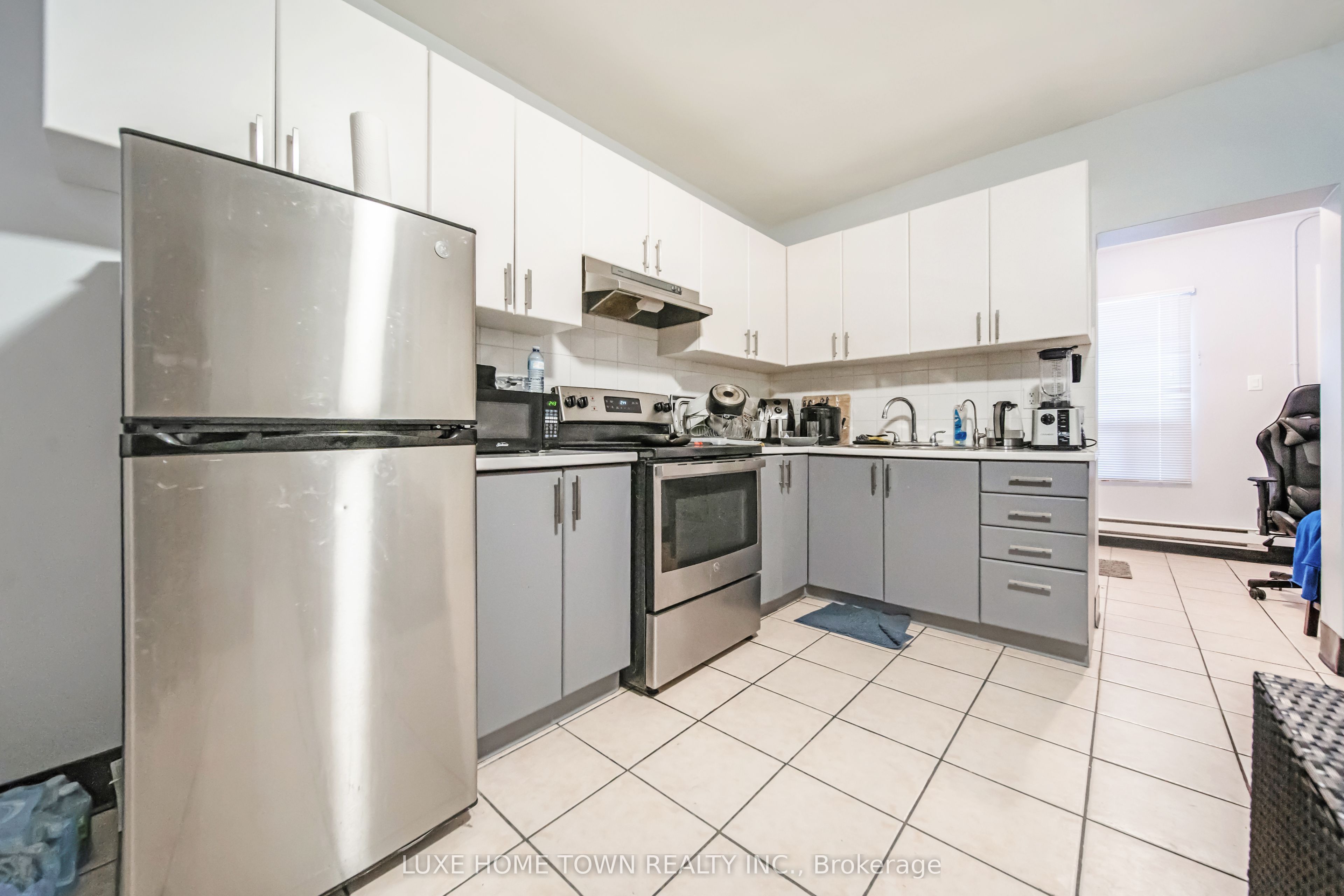 844 Dundas Street Property Photo 34