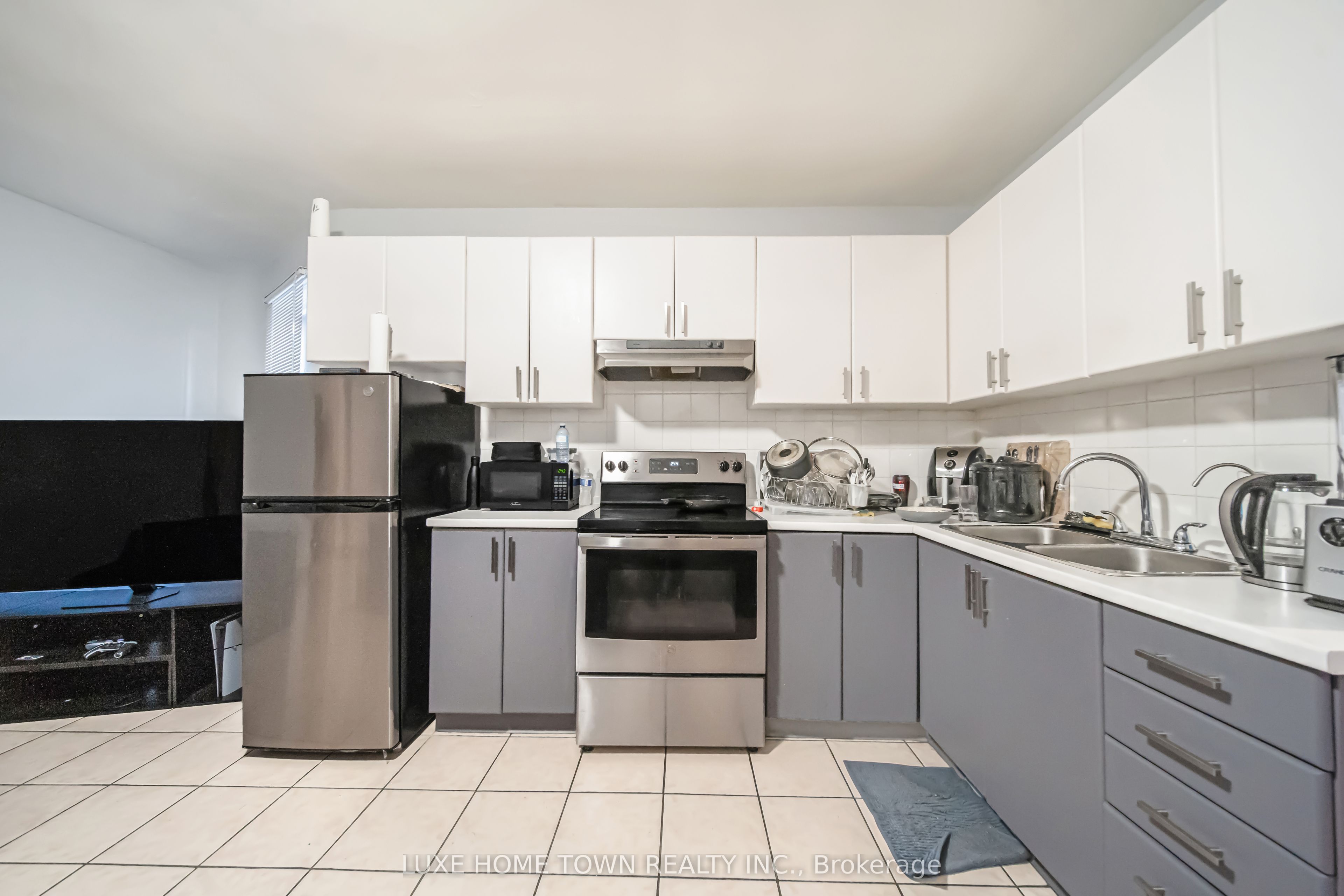 844 Dundas Street Property Photo 35