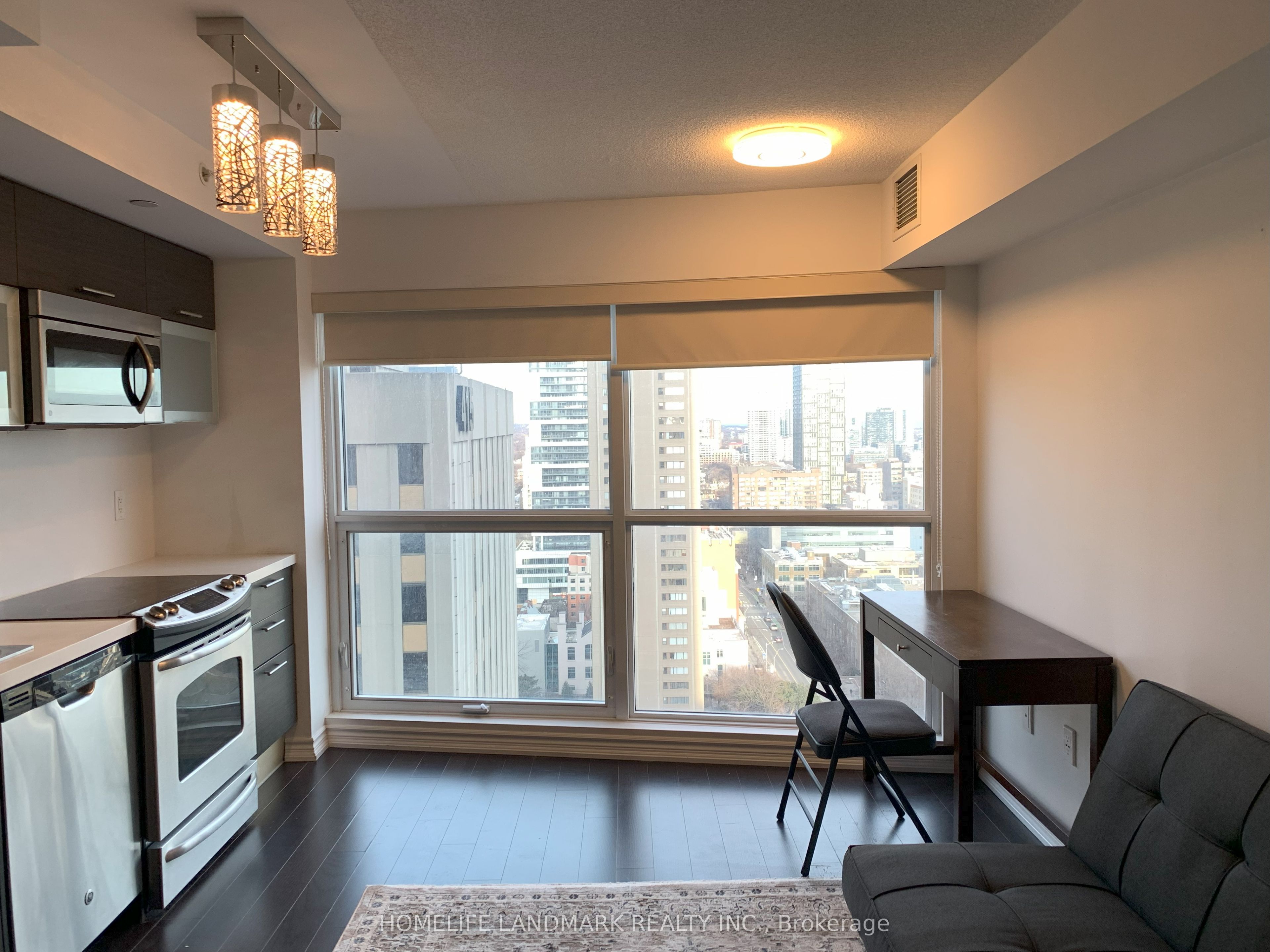 #2006 - 386 Yonge Street Property Photo 4
