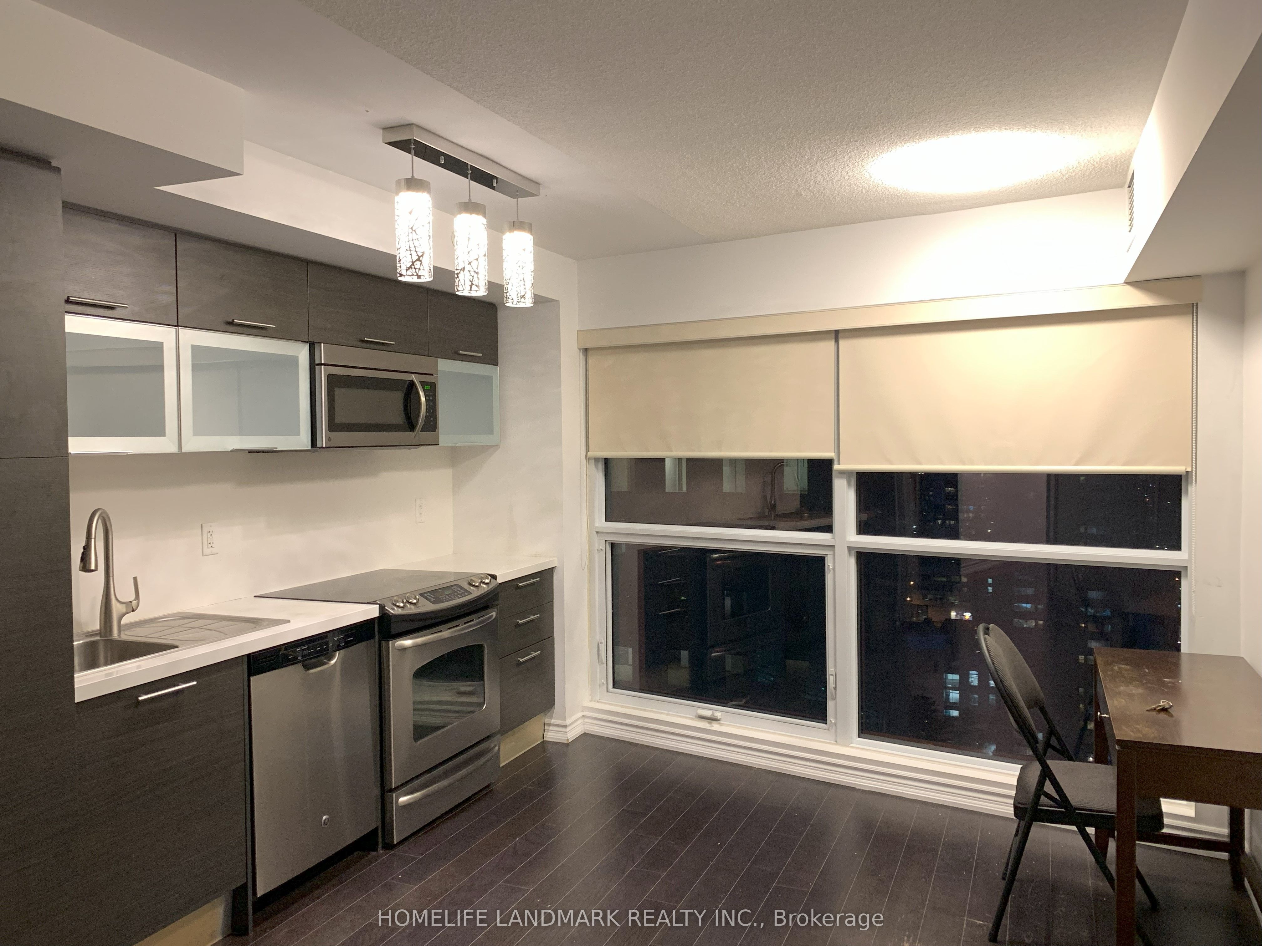 #2006 - 386 Yonge Street Property Photo 5