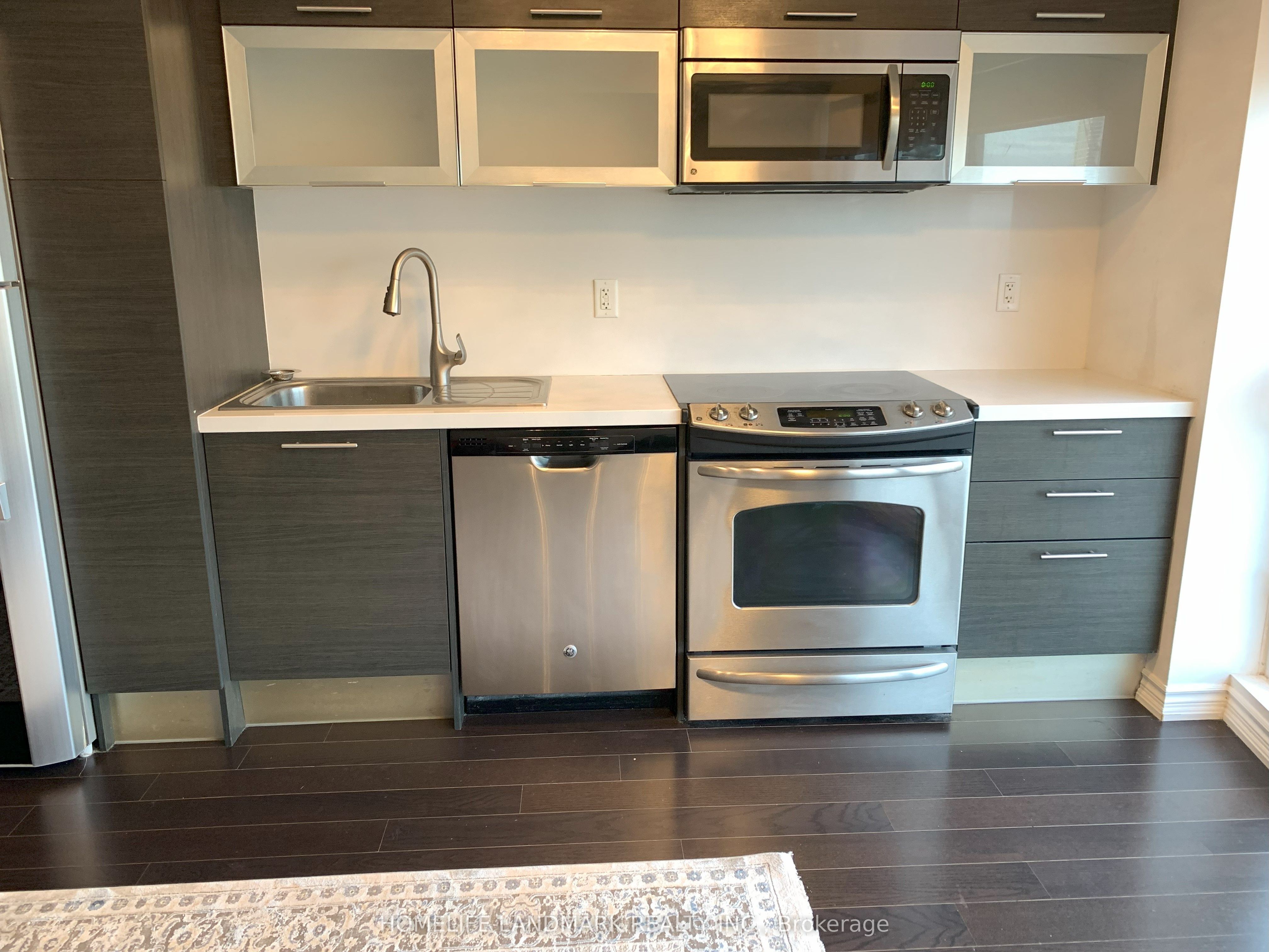 #2006 - 386 Yonge Street Property Photo 6