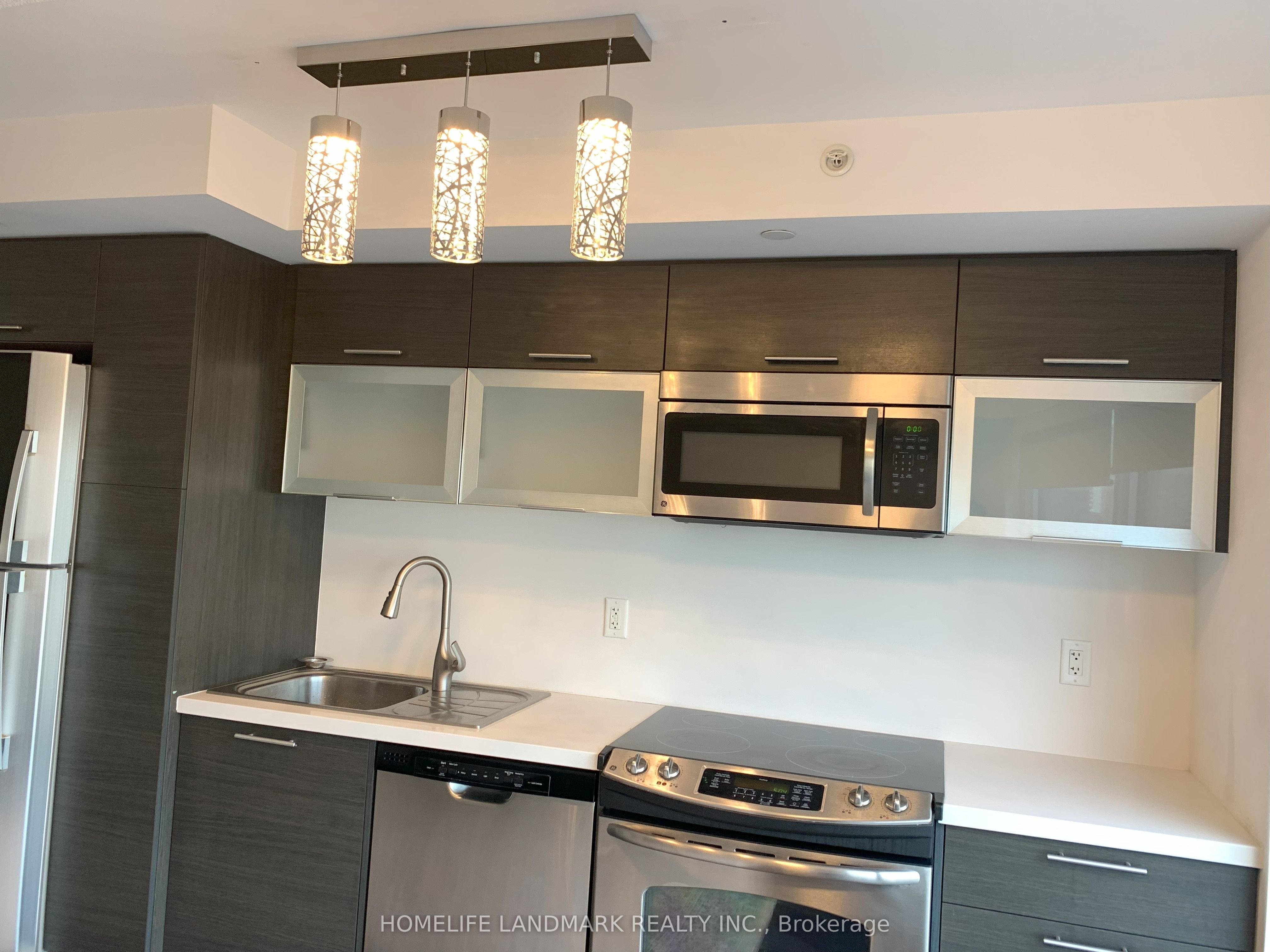 #2006 - 386 Yonge Street Property Photo 8