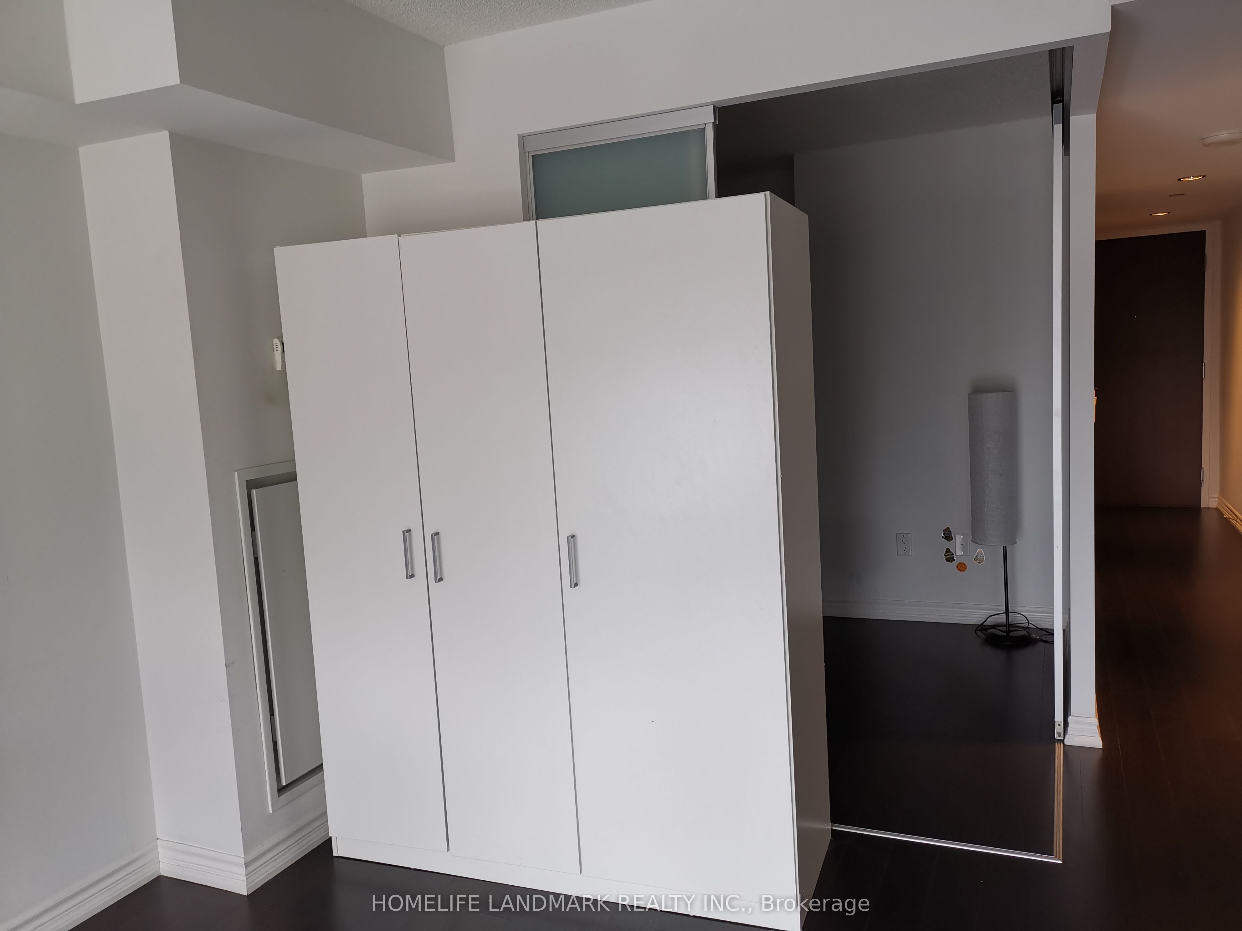 #2006 - 386 Yonge Street Property Photo 12