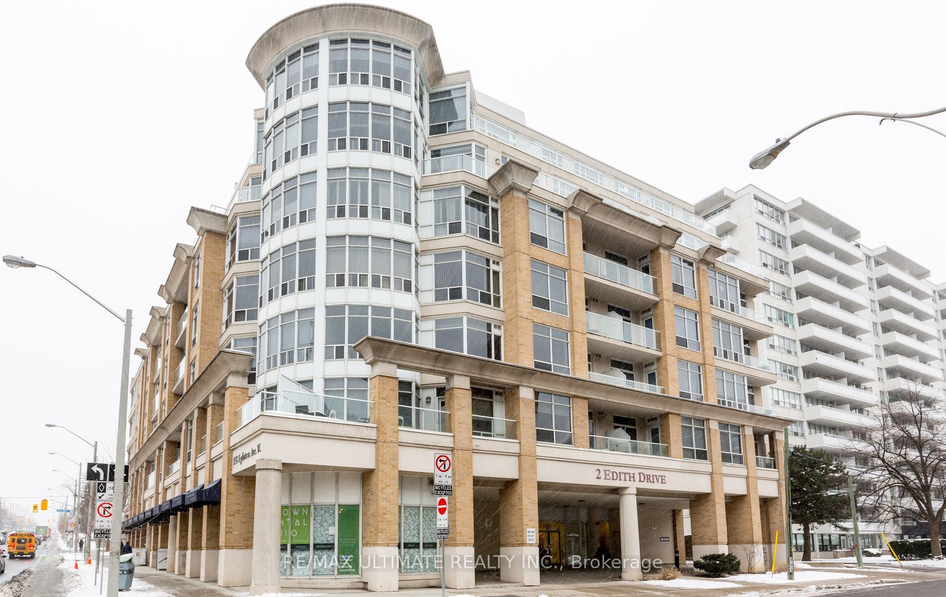 #304 - 2 Edith Drive Property Photo 1