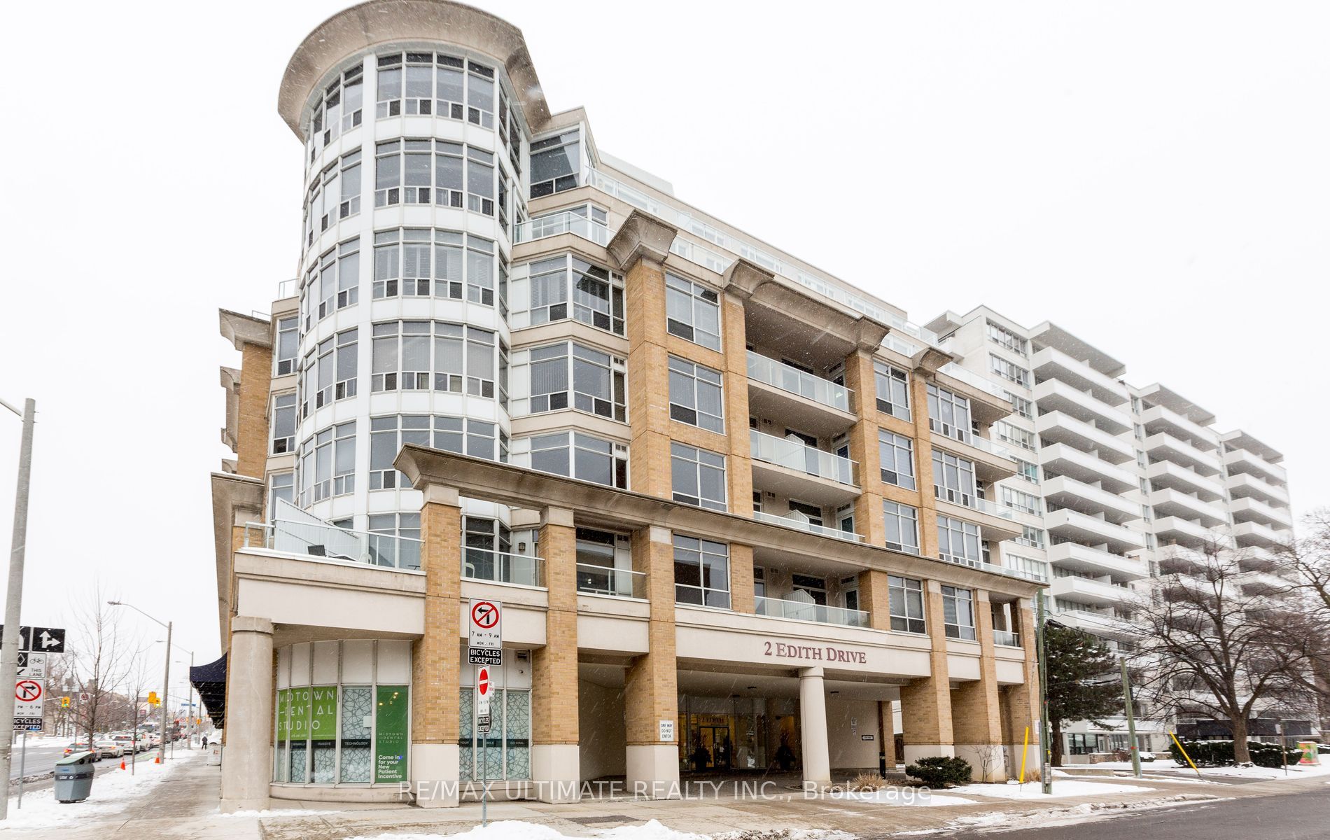 #304 - 2 Edith Drive Property Photo 2