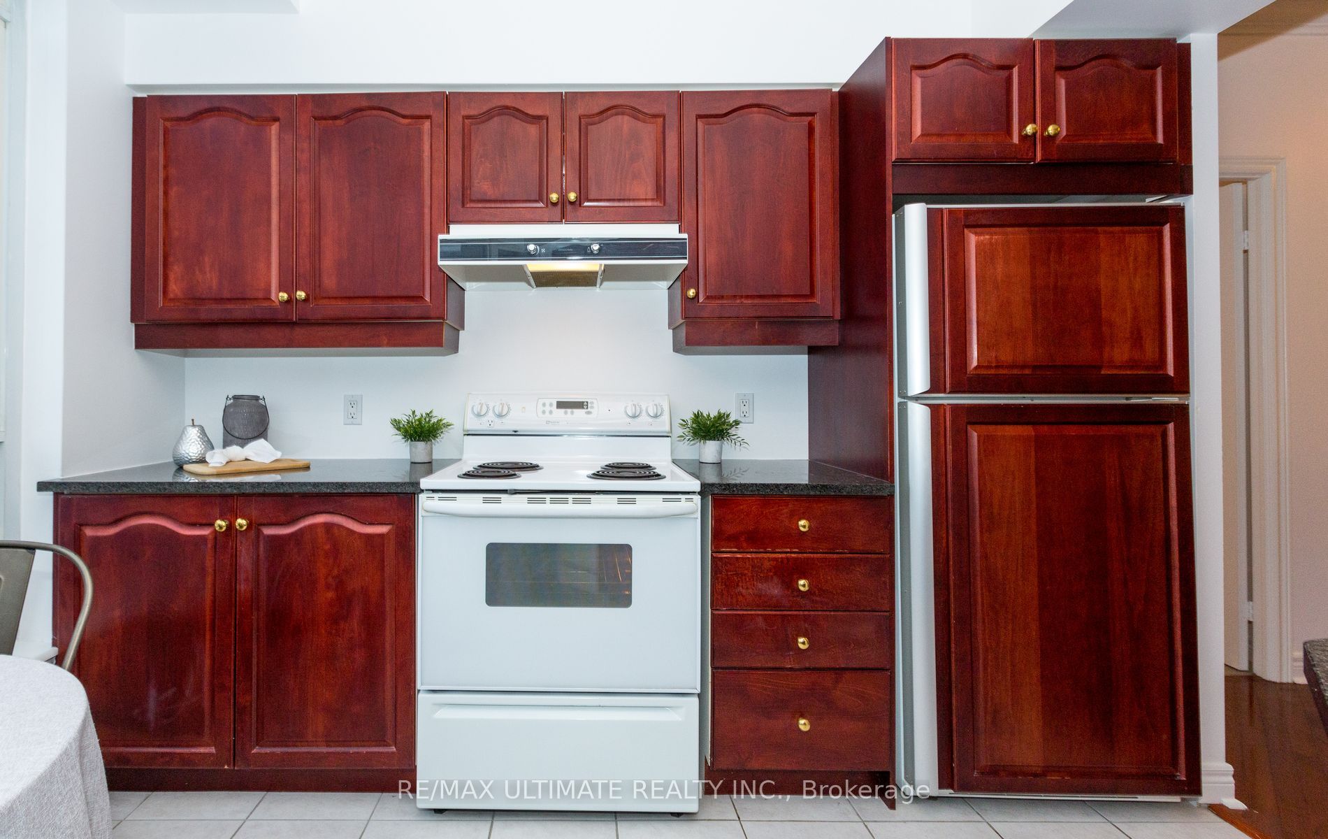 #304 - 2 Edith Drive Property Photo 14