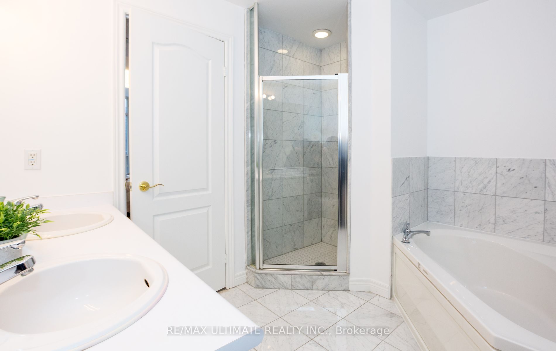 #304 - 2 Edith Drive Property Photo 22