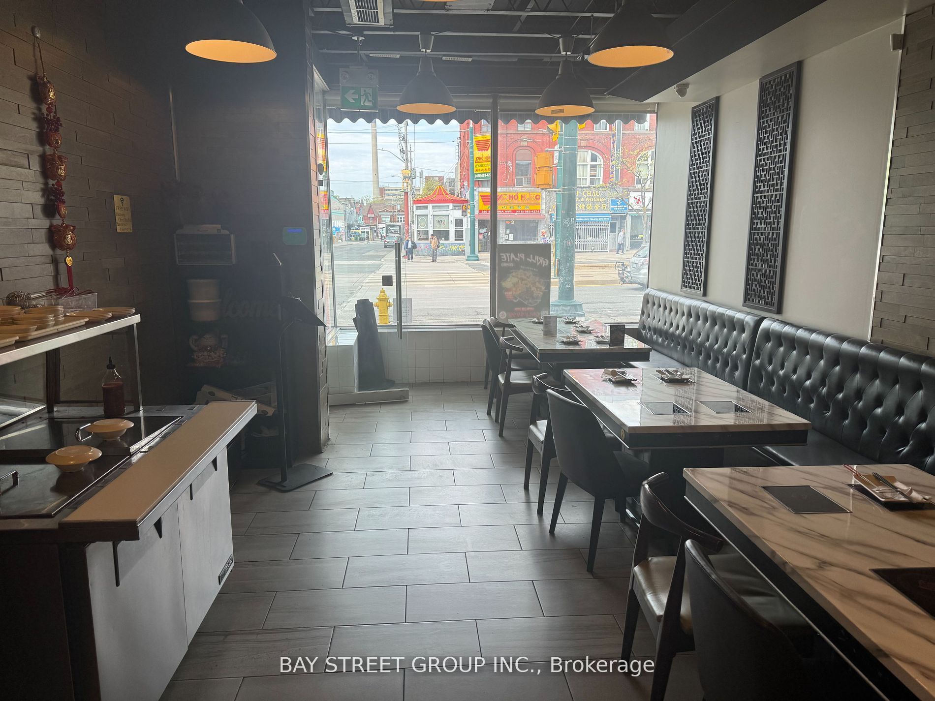 #main - 327 Spadina Avenue Property Photo 3