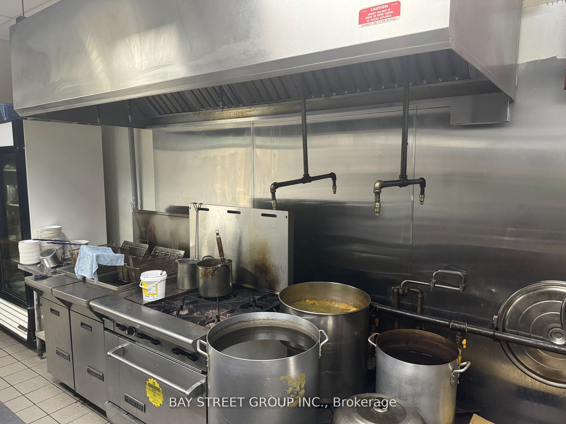 #main - 327 Spadina Avenue Property Photo 6